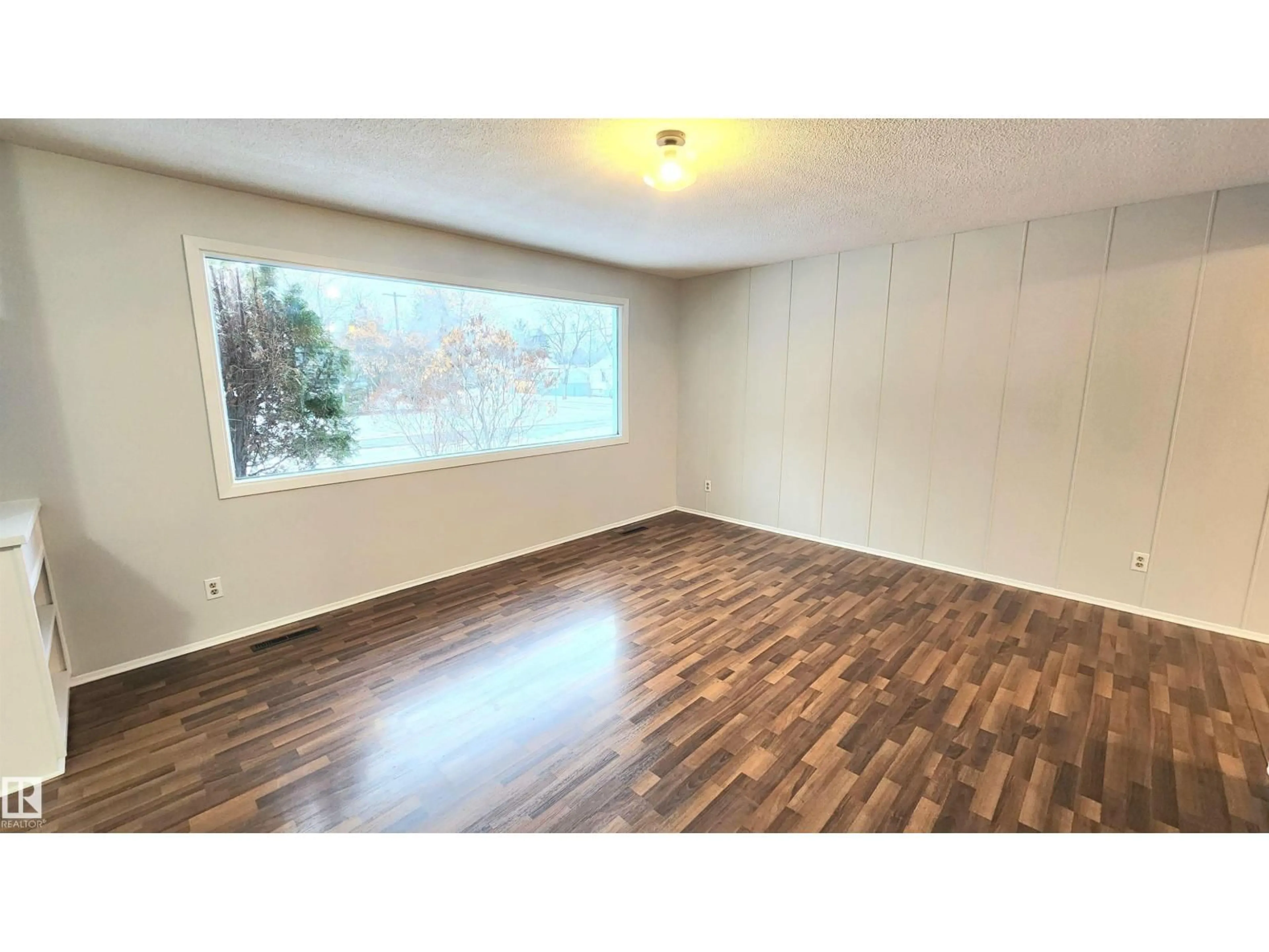 A pic of a room for 11447 127 ST, Edmonton Alberta T5M0V2