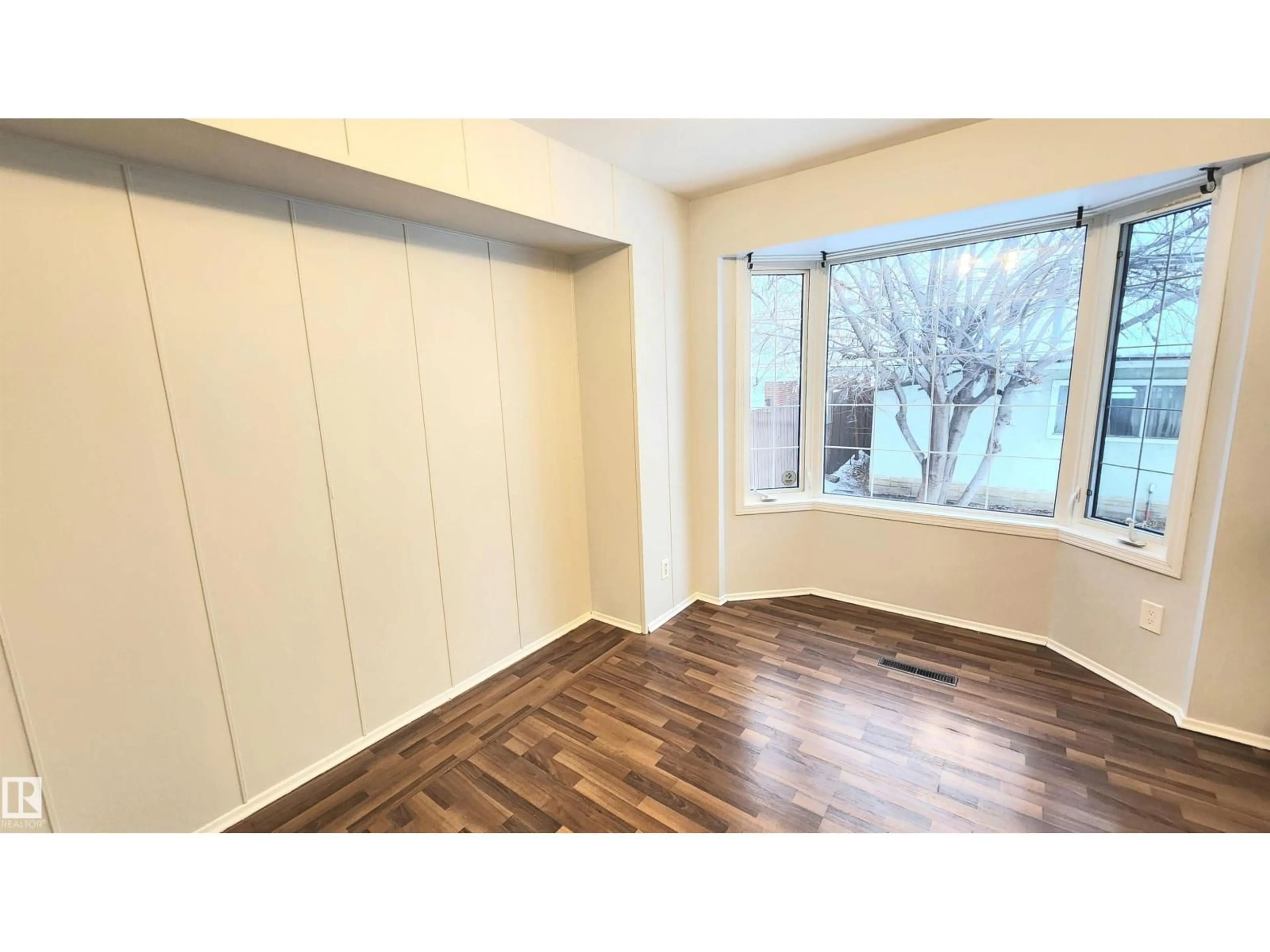 A pic of a room for 11447 127 ST, Edmonton Alberta T5M0V2