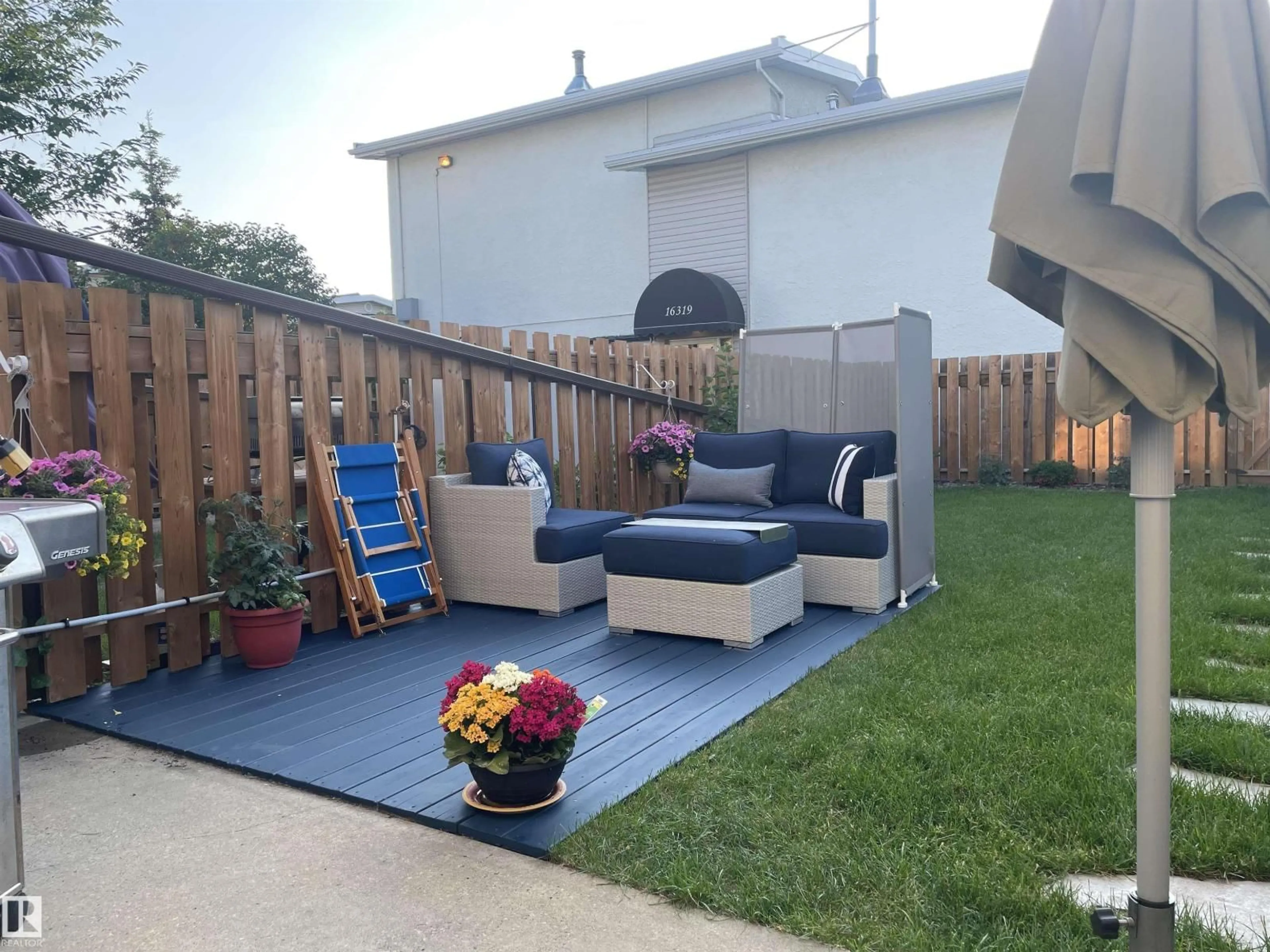Patio, street for NW - 16405 89 AV, Edmonton Alberta T5R4S1