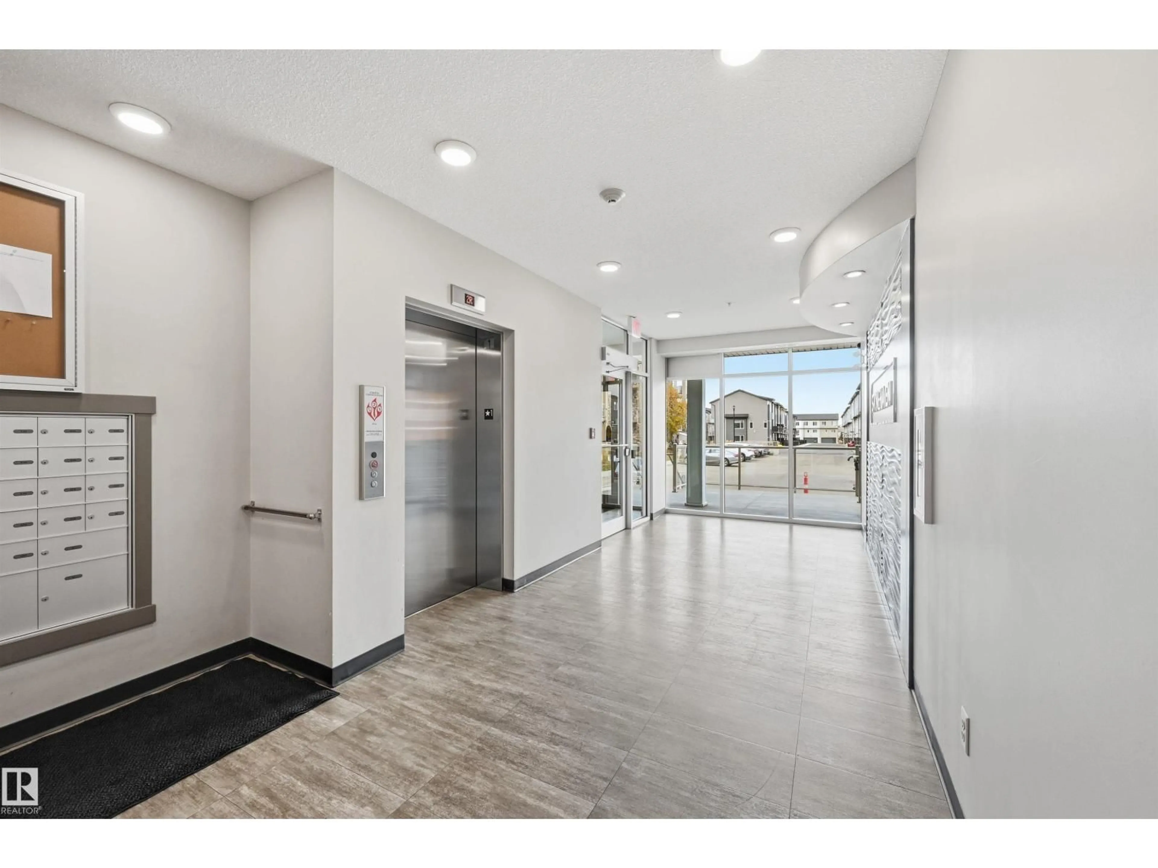 Indoor foyer for 307 - 812 WELSH DR, Edmonton Alberta T6X1Y7