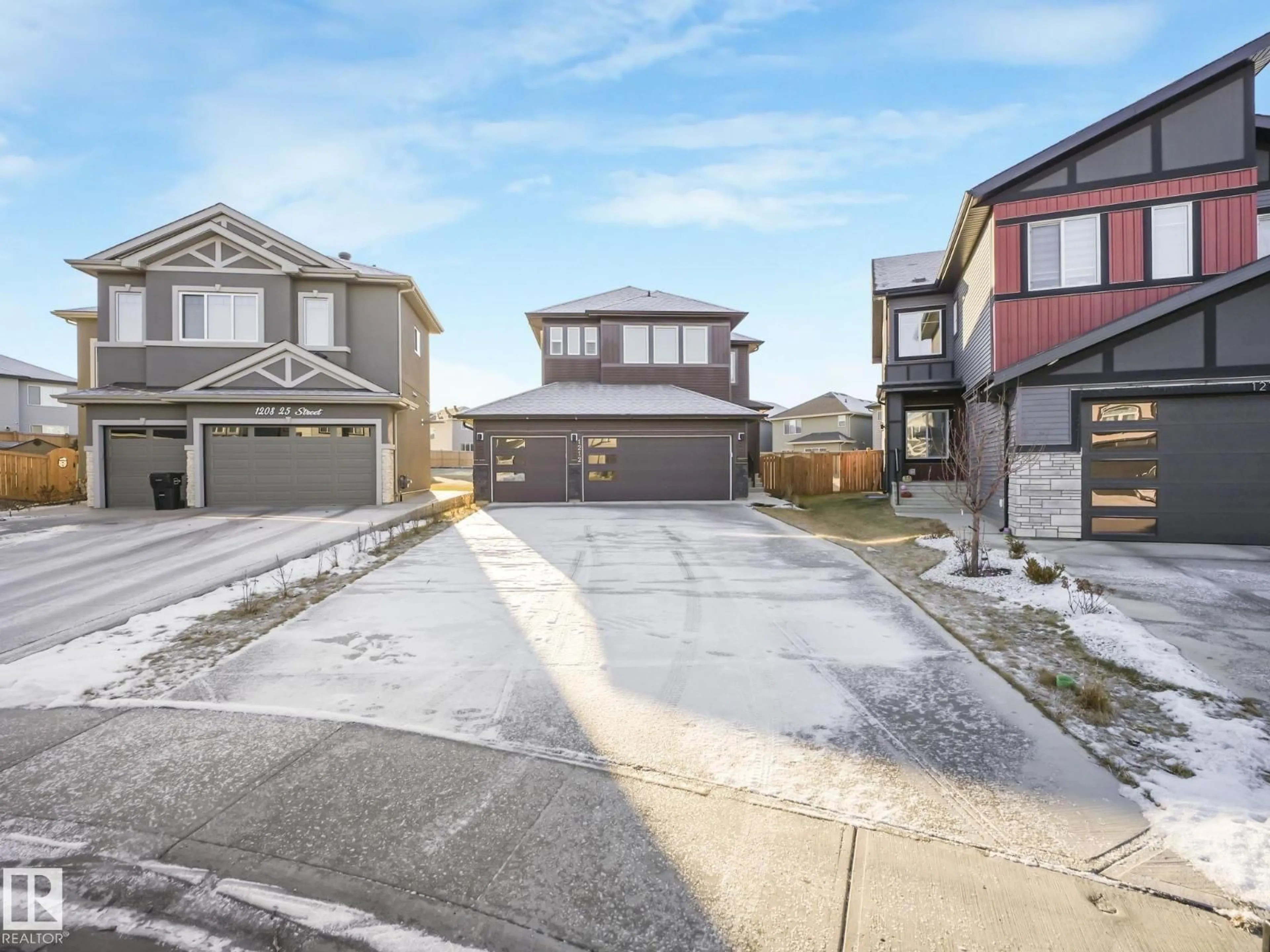 A pic from outside/outdoor area/front of a property/back of a property/a pic from drone, street for NW - 1212 25 ST, Edmonton Alberta T6T2J9