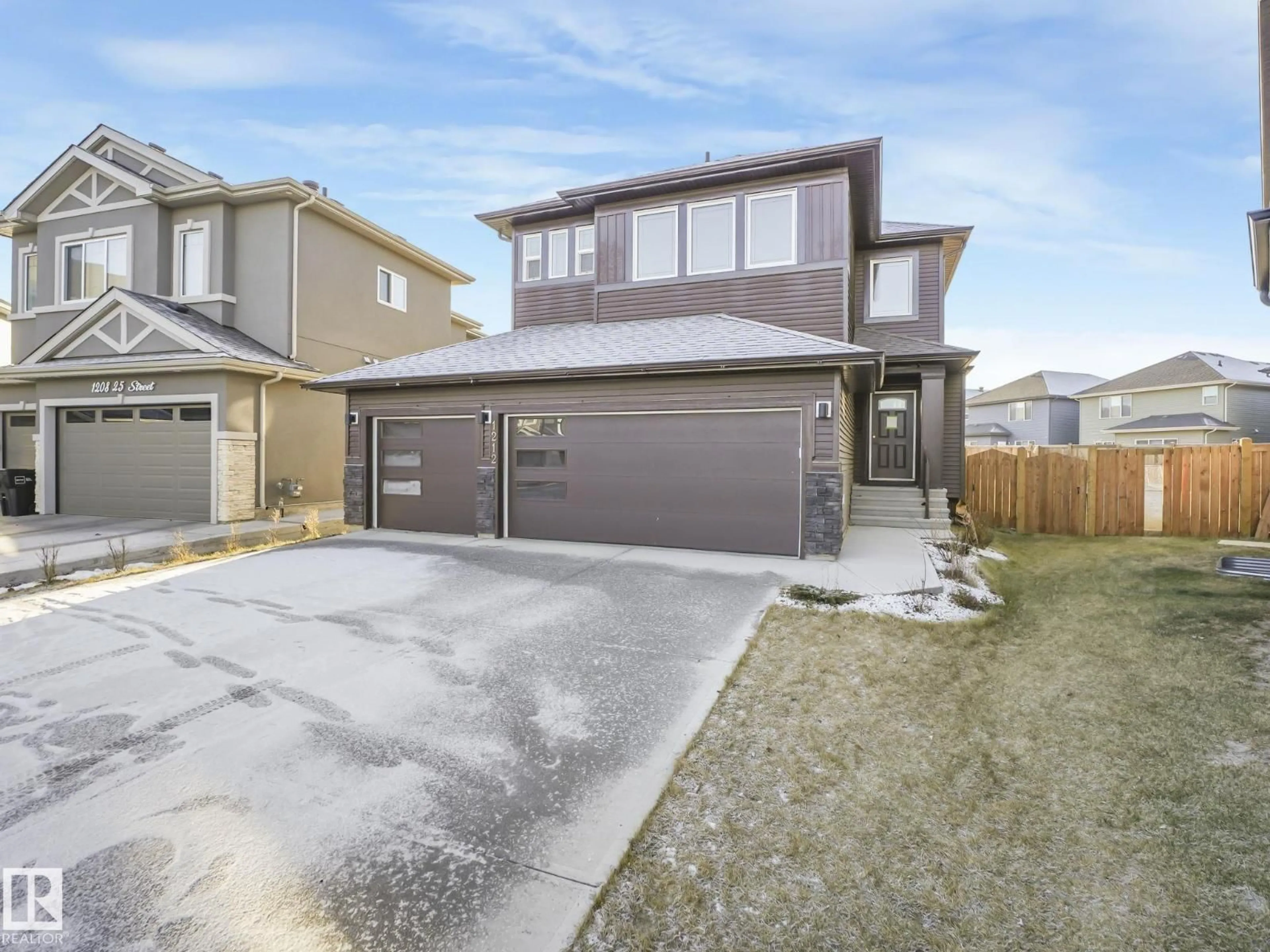 A pic from outside/outdoor area/front of a property/back of a property/a pic from drone, street for NW - 1212 25 ST, Edmonton Alberta T6T2J9