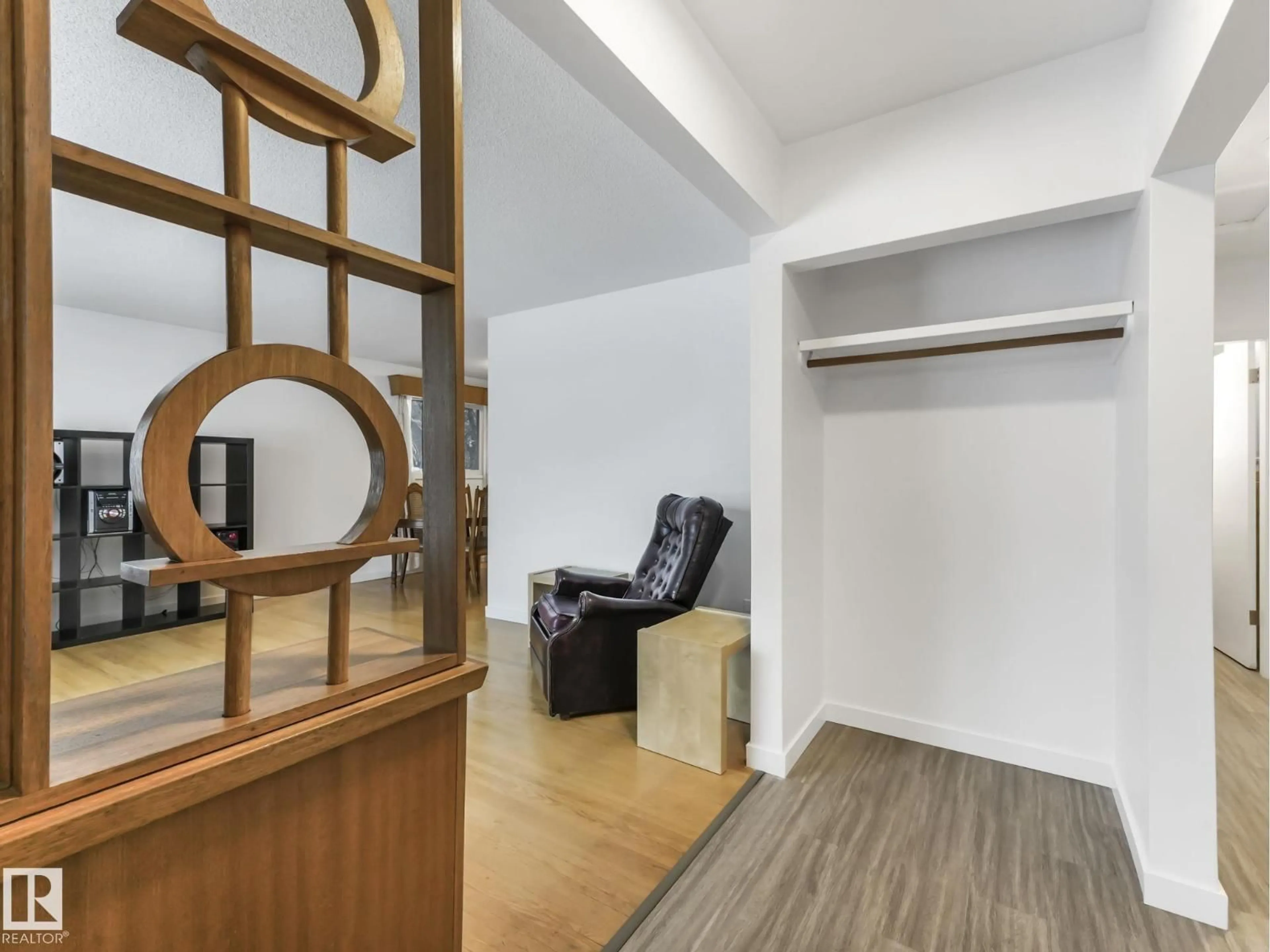 Indoor foyer for 11412 134A AV, Edmonton Alberta T5E1M6