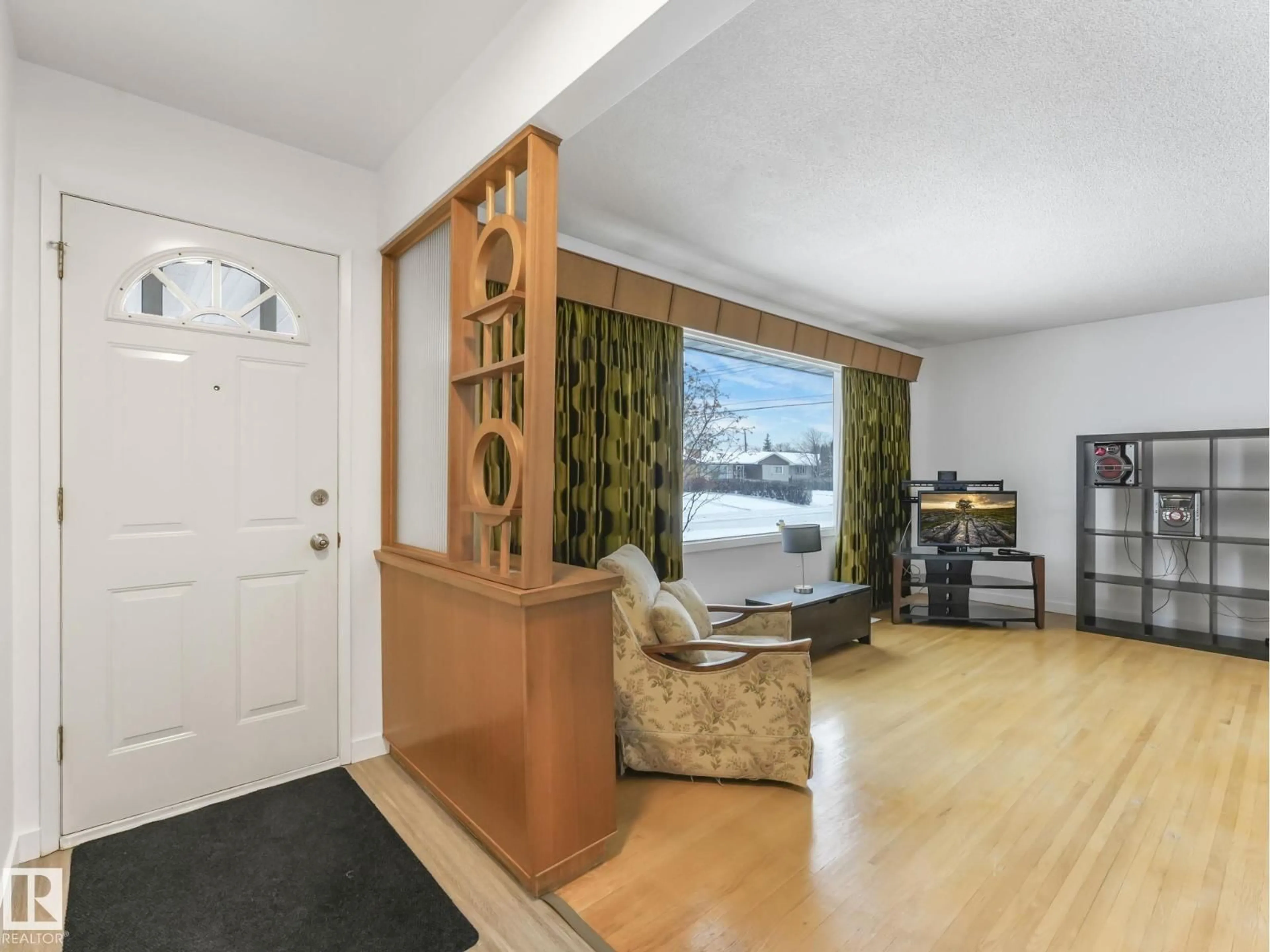 Indoor entryway for 11412 134A AV, Edmonton Alberta T5E1M6