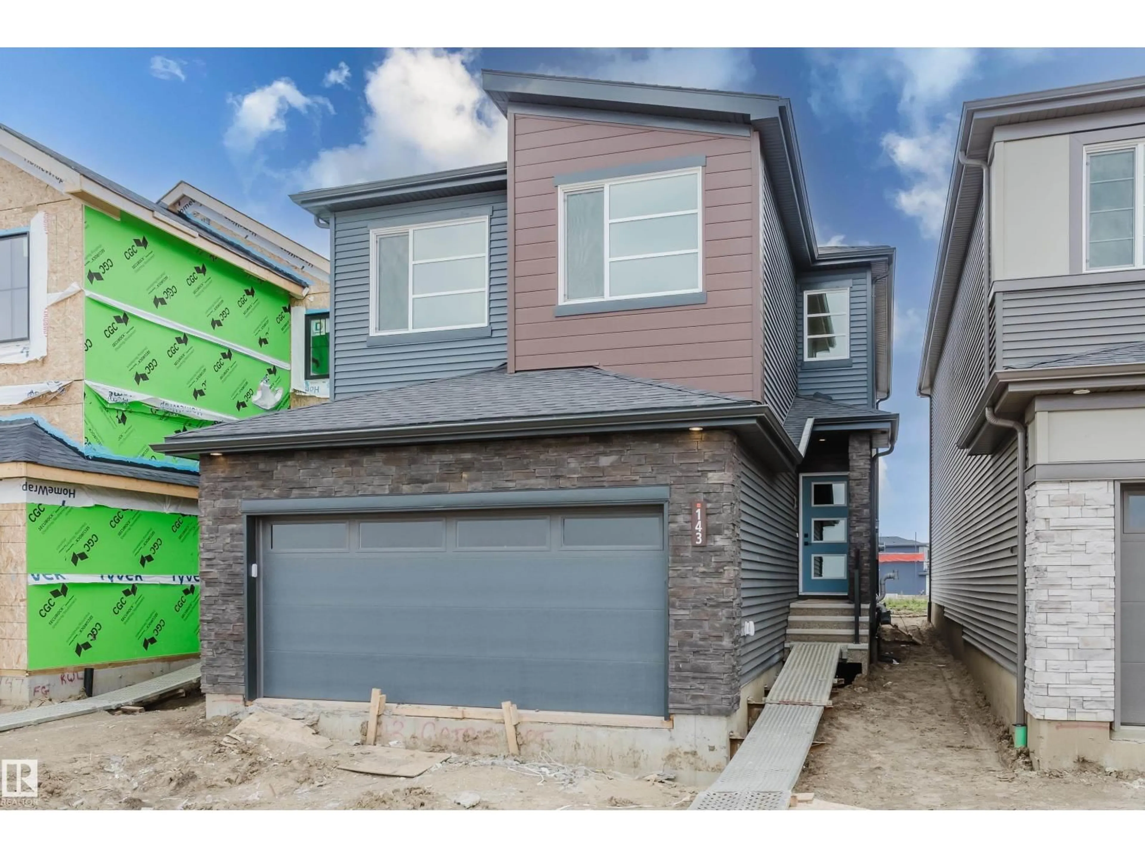Home with vinyl exterior material, street for 143 CATRIA PT, Sherwood Park Alberta T8A4V2