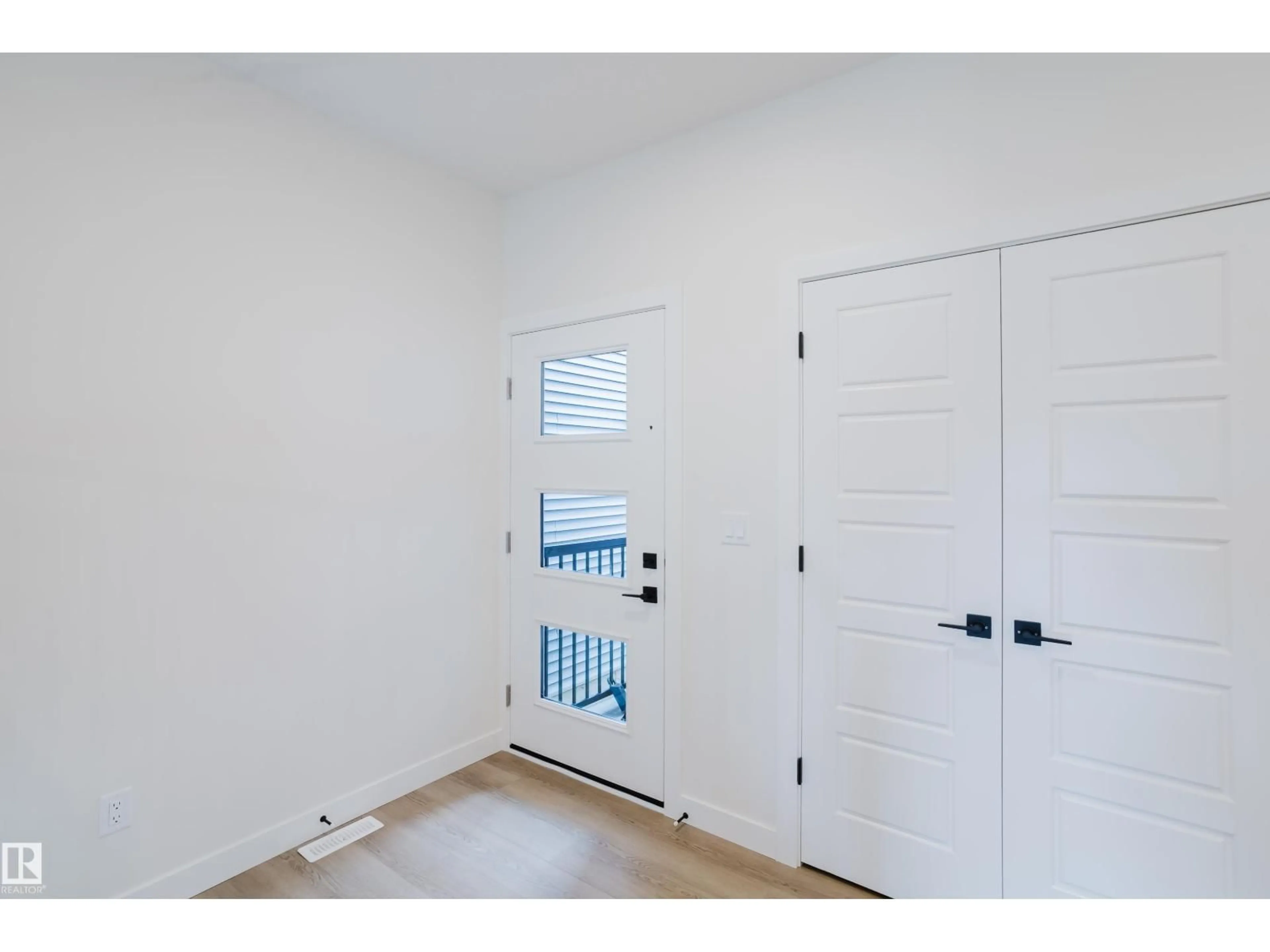 Indoor entryway for 143 CATRIA PT, Sherwood Park Alberta T8A4V2