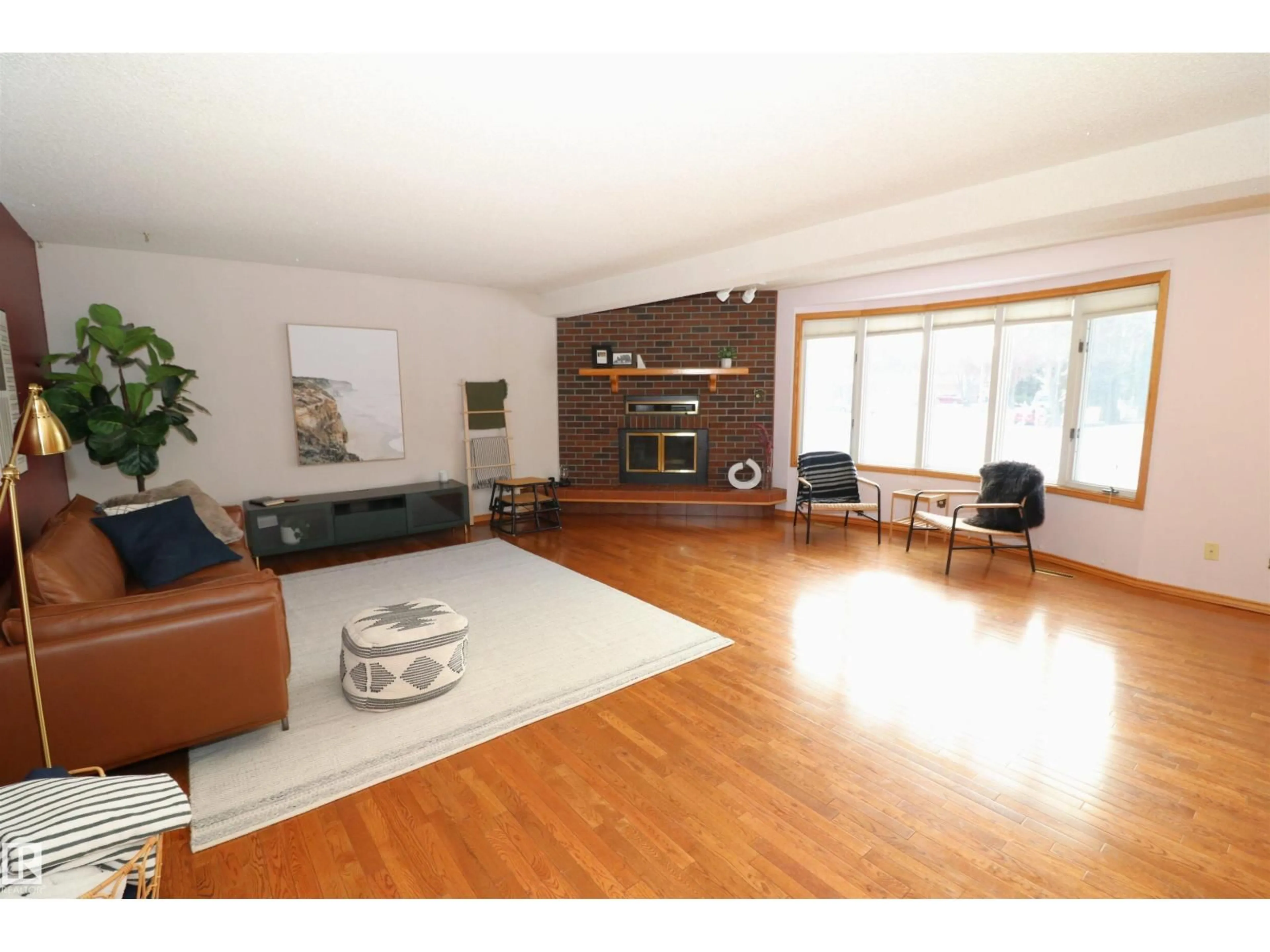 Living room with furniture, wood/laminate floor for 1049 MCDERMID DR, Sherwood Park Alberta T8A1B7