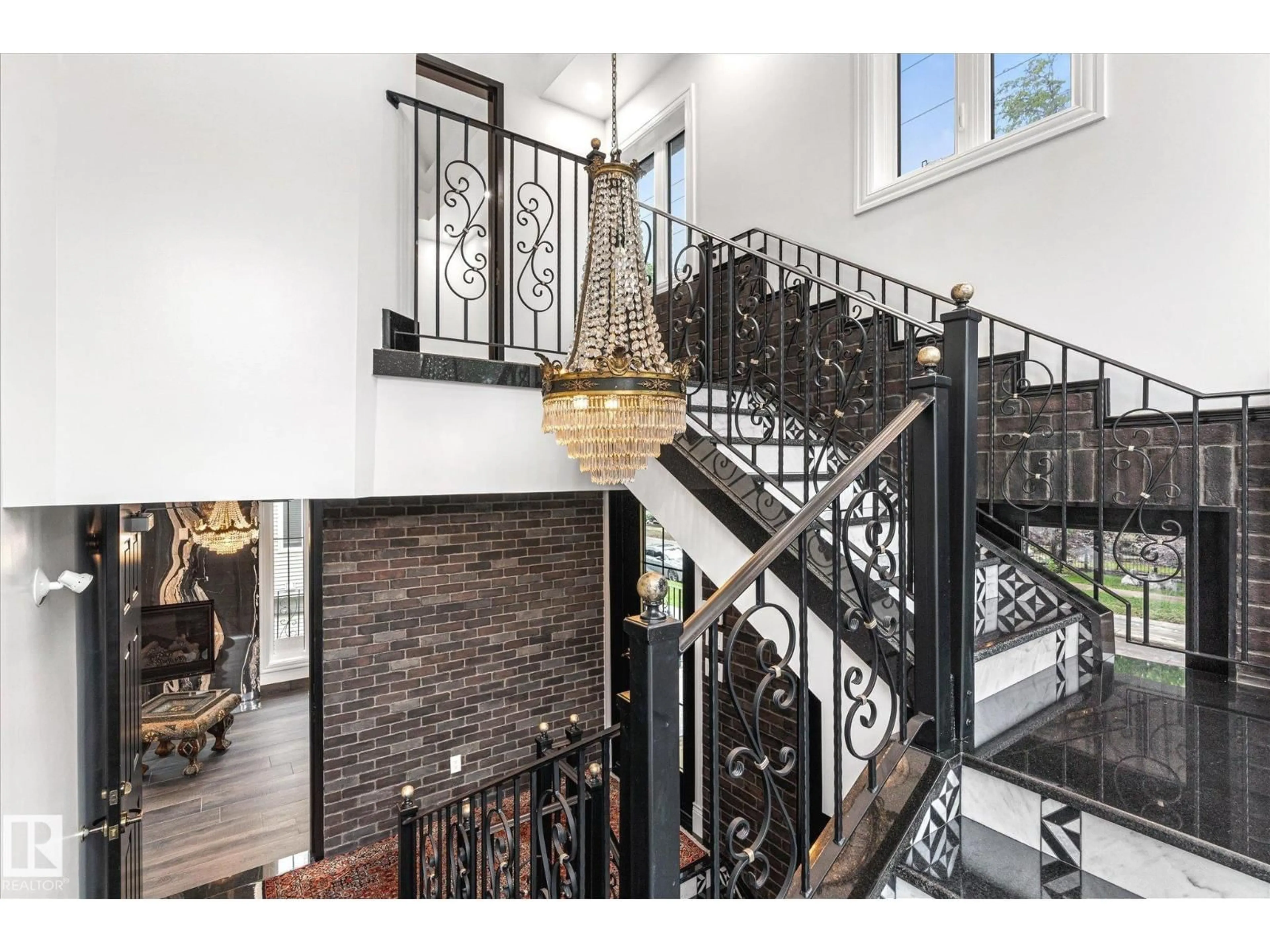 Unknown for 11833 102 AV NW, Edmonton Alberta T5K0R6