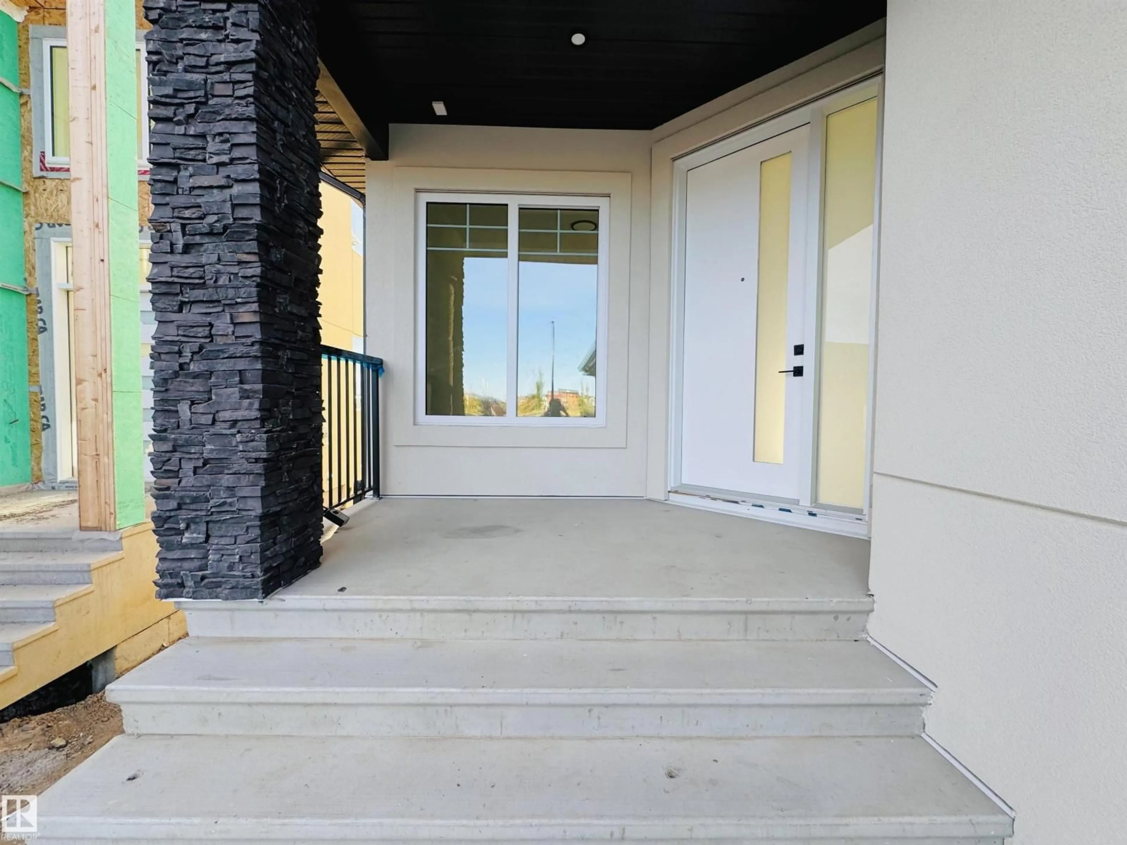 Indoor entryway for 144 EDGEWATER CIR, Leduc Alberta T9E1K5