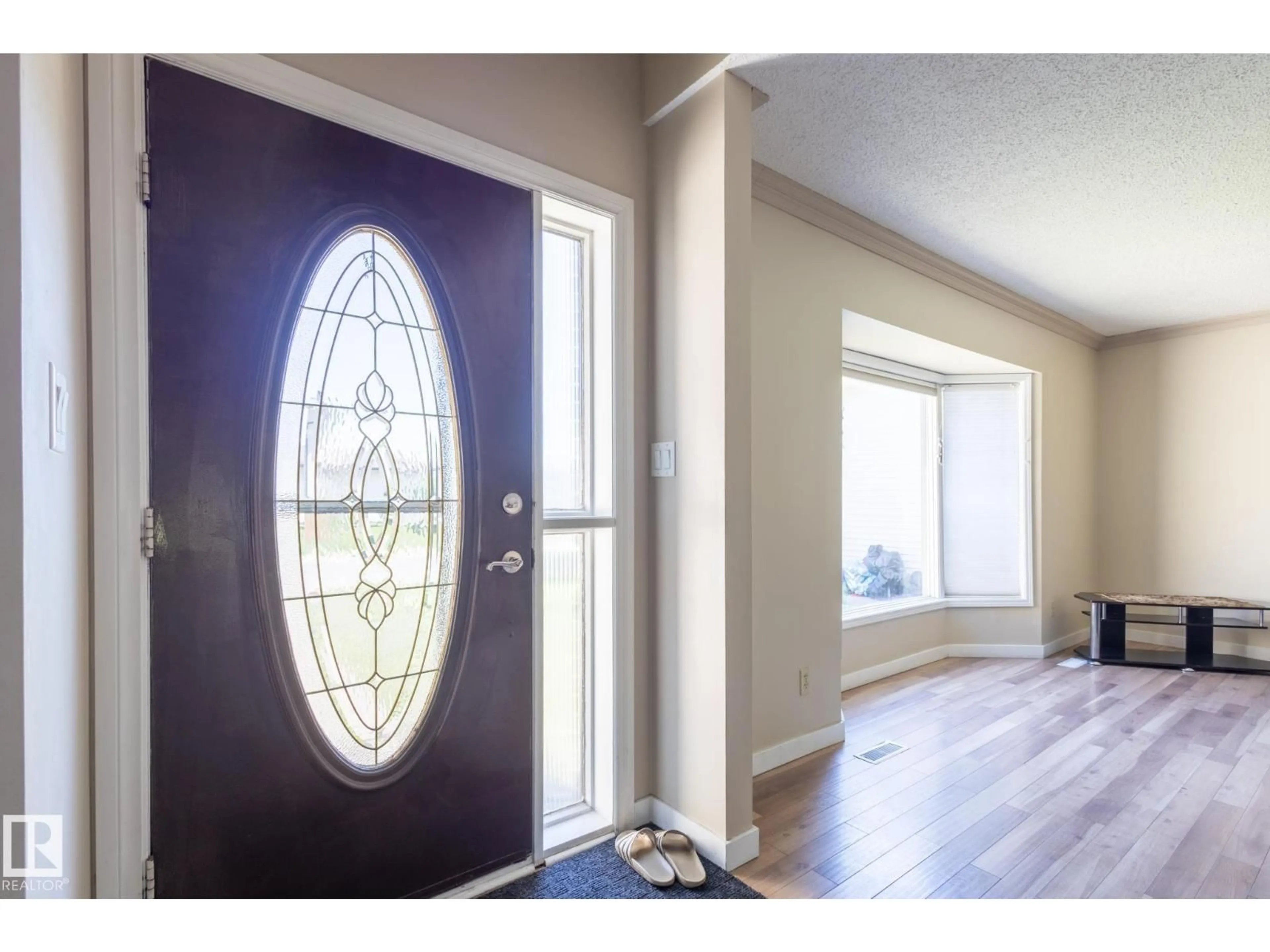 Indoor entryway for 18012 96 ST, Edmonton Alberta T5Z2G5