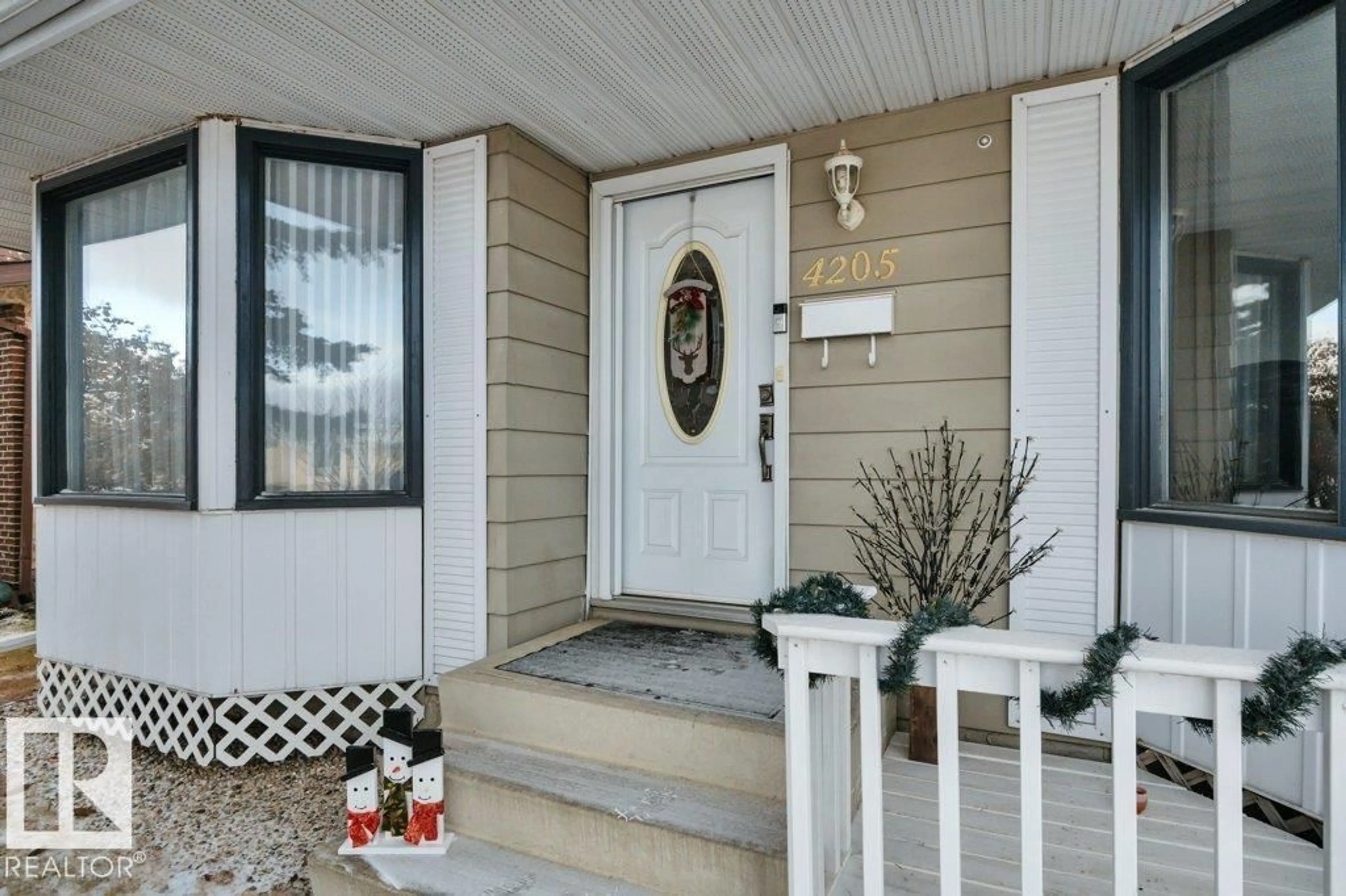 Indoor entryway for 4205 39 AV, Leduc Alberta T9E4W7