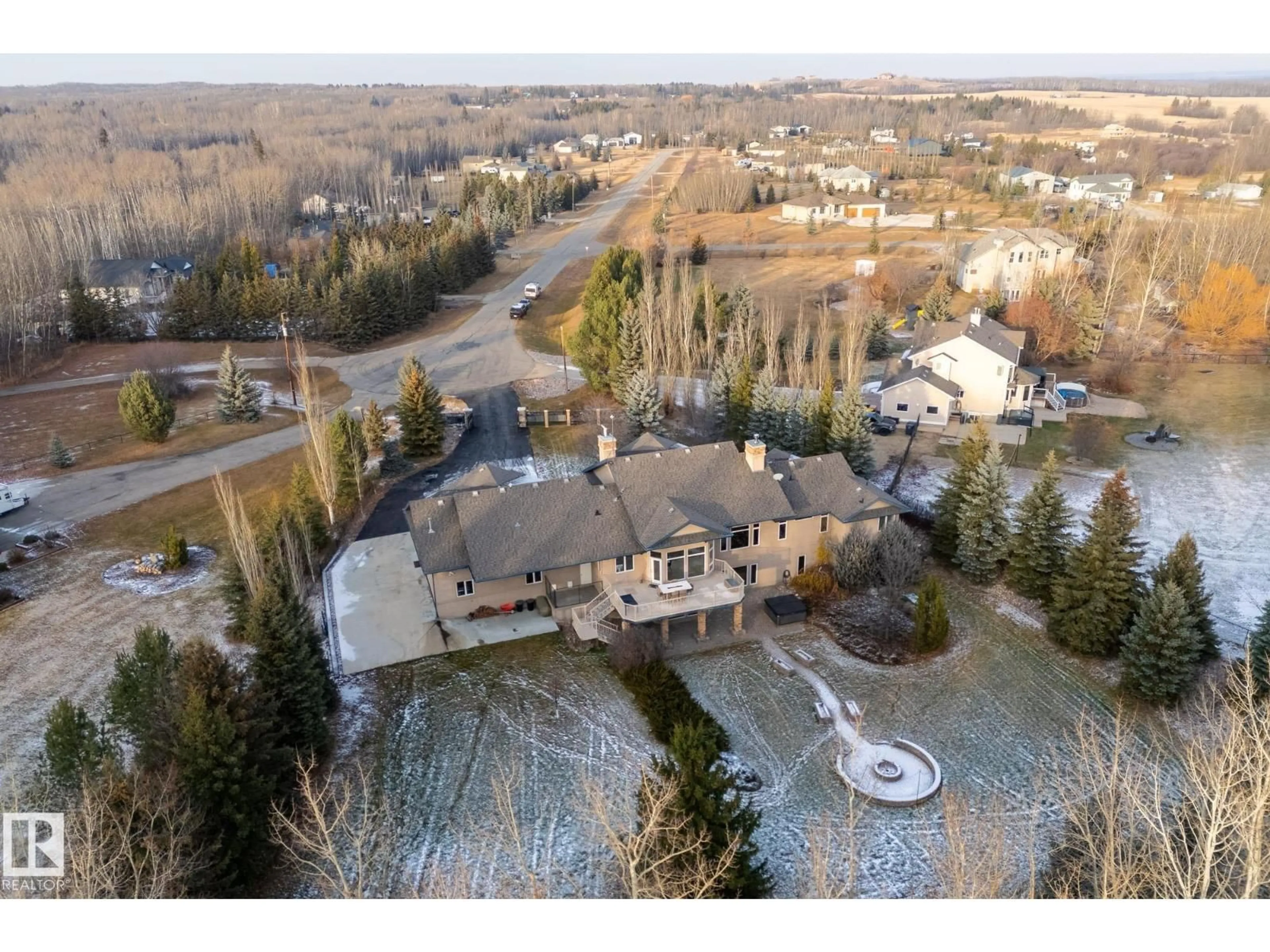A pic from outside/outdoor area/front of a property/back of a property/a pic from drone, unknown for 53522 - 25 RGE ROAD 274, Rural Parkland County Alberta T7X3T1