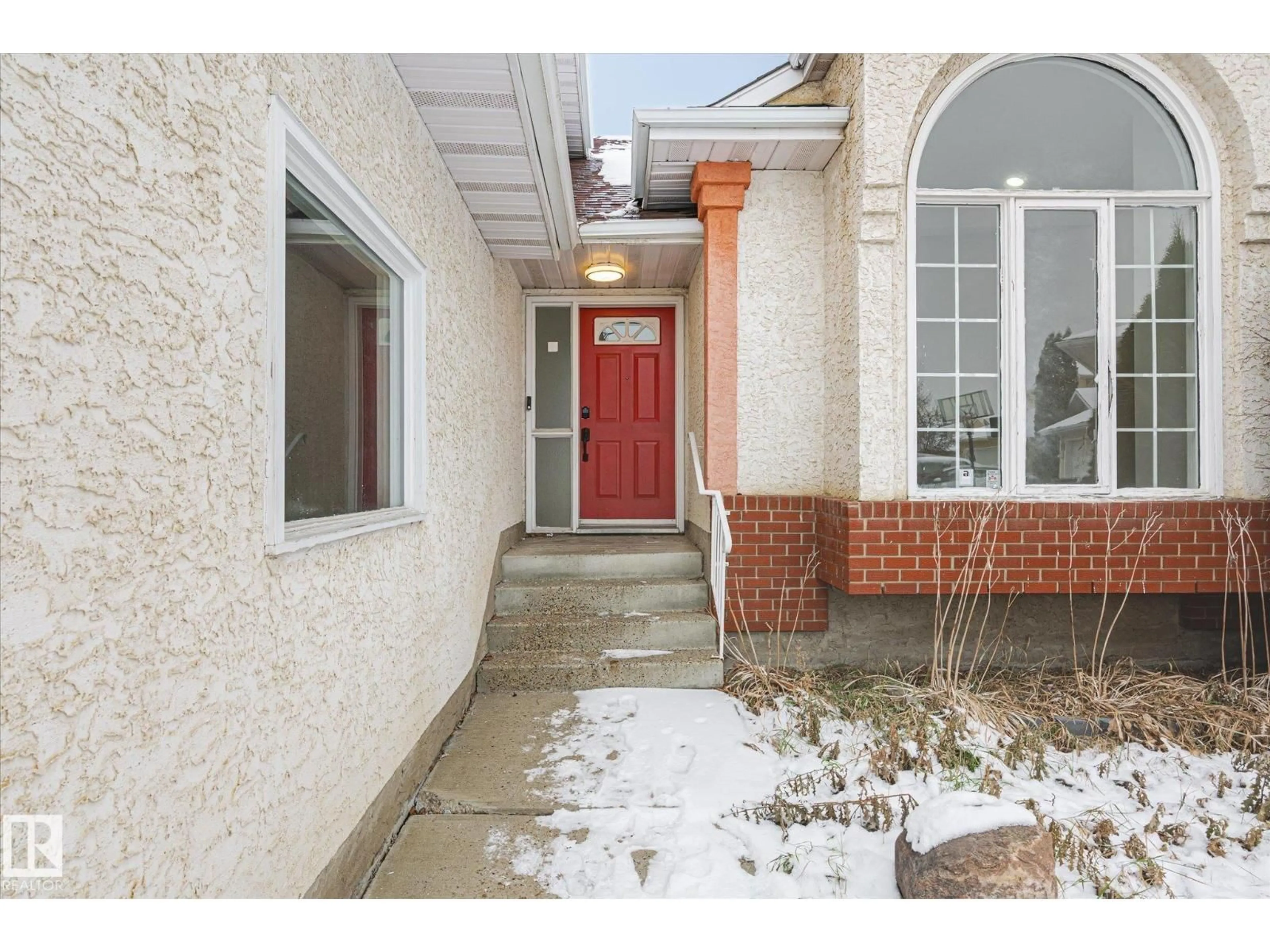 Indoor entryway for NW - 9822 175 AV, Edmonton Alberta T5X5V4