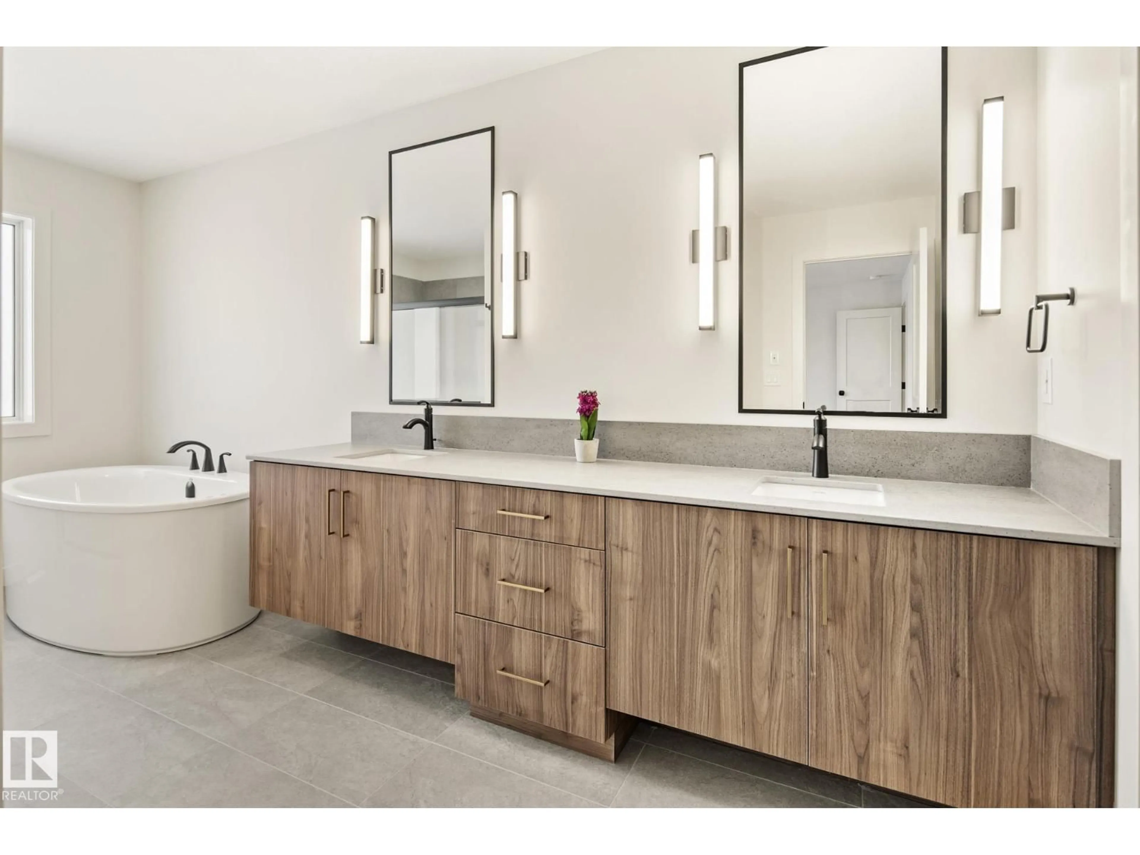 Contemporary bathroom, ceramic/tile floor for 10 PRESCOTT BV, Spruce Grove Alberta T7X0R5