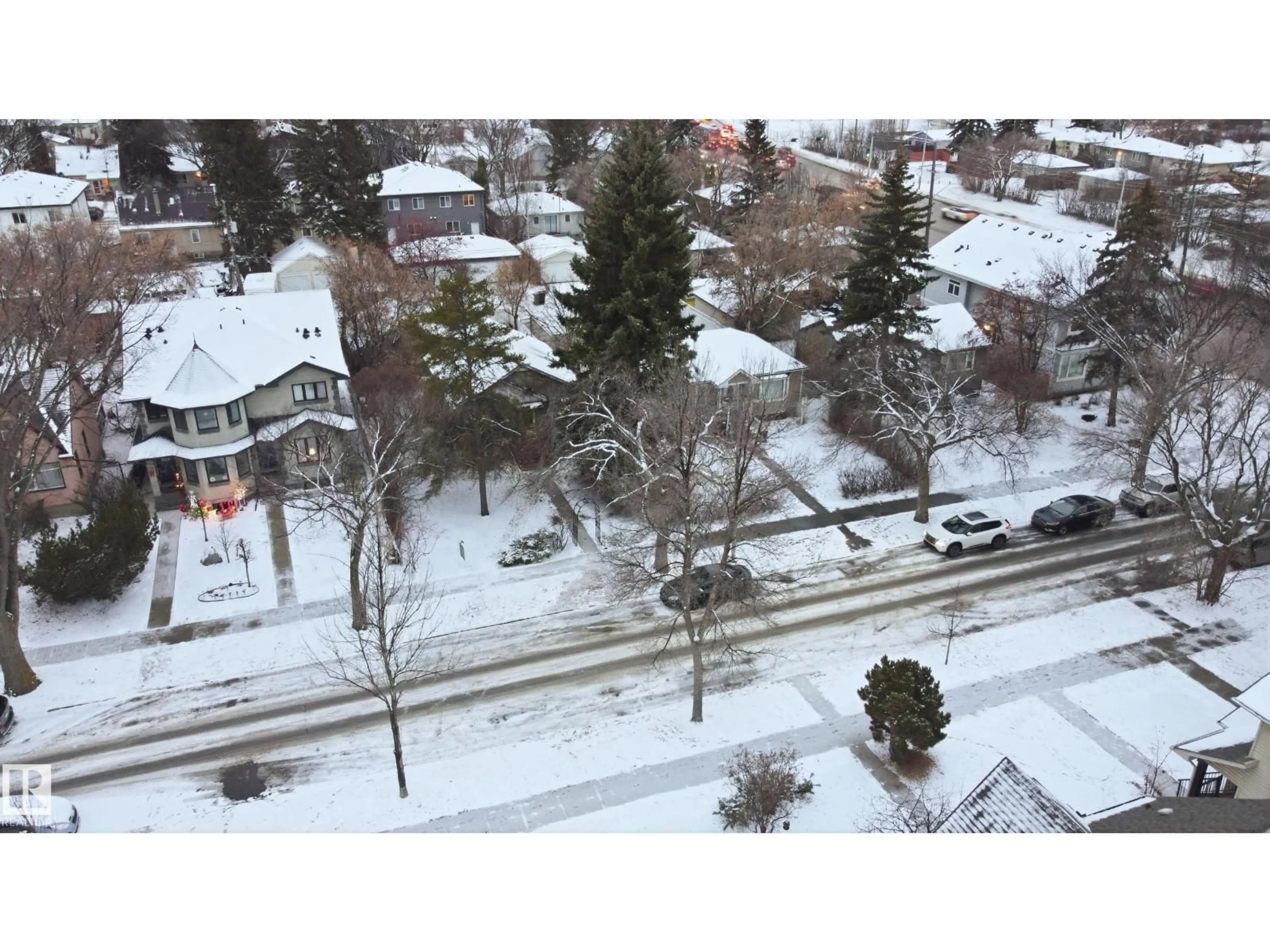 A pic from outside/outdoor area/front of a property/back of a property/a pic from drone, street for 10835 64 AV, Edmonton Alberta T6H1T3