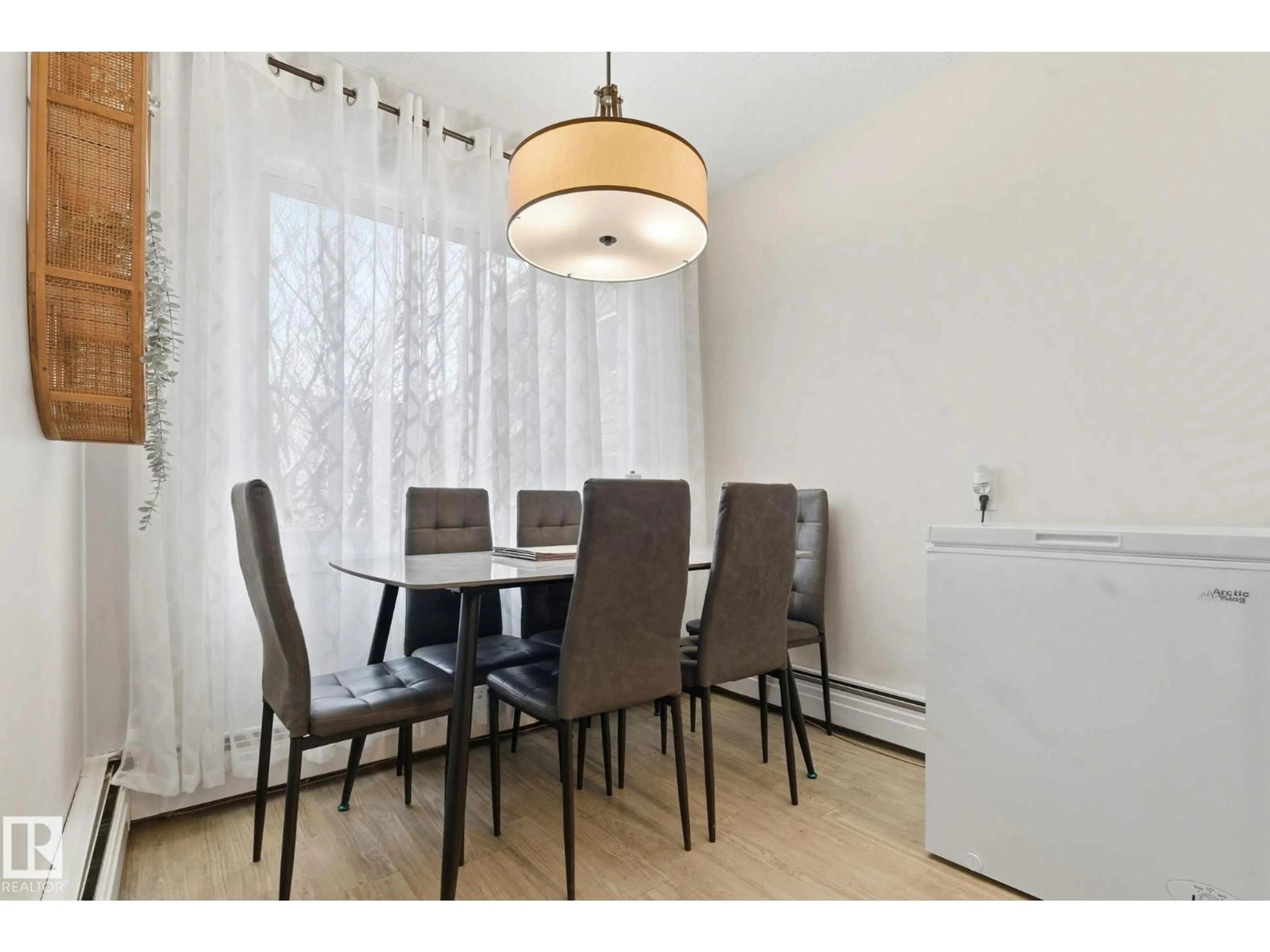 Dining room, wood/laminate floor for 205 - 11440 40 AVE NW, Edmonton Alberta T6J0R5