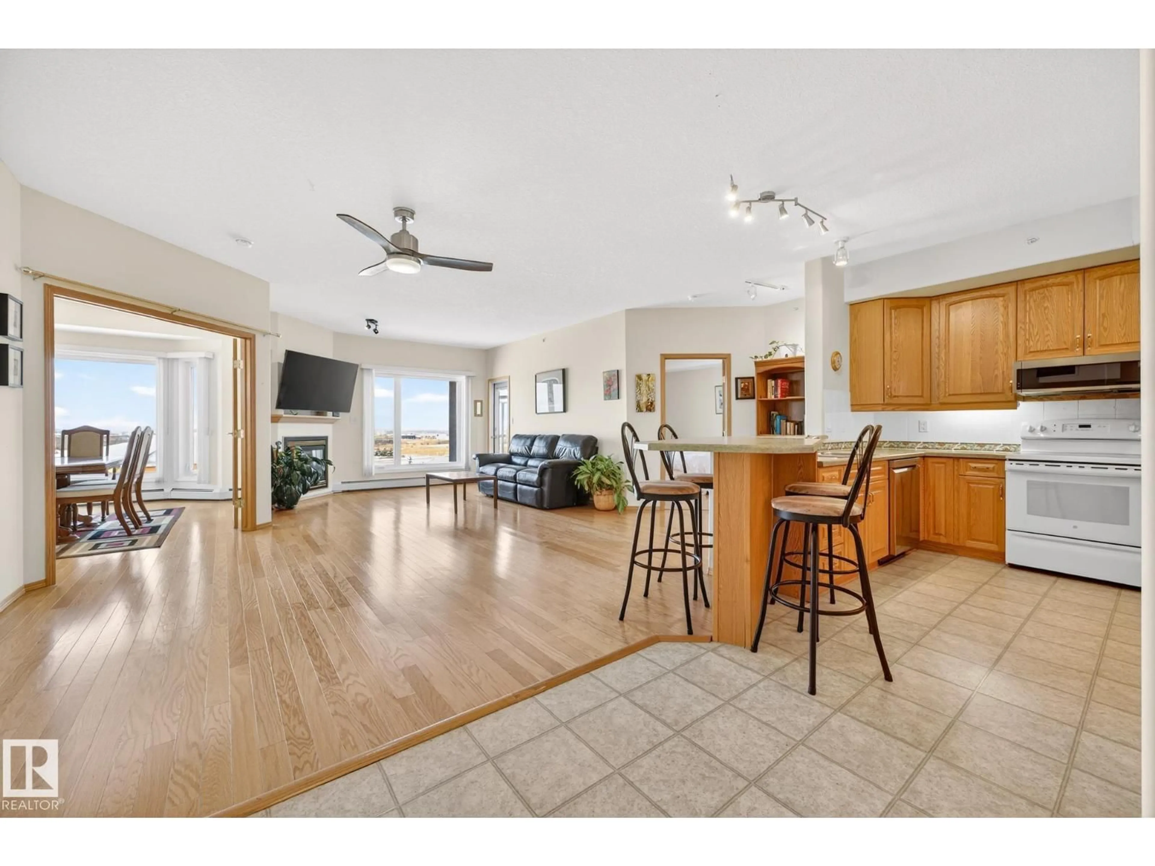 Open concept kitchen, unknown for 200 - 418 BETHEL DR, Sherwood Park Alberta T8H2C5