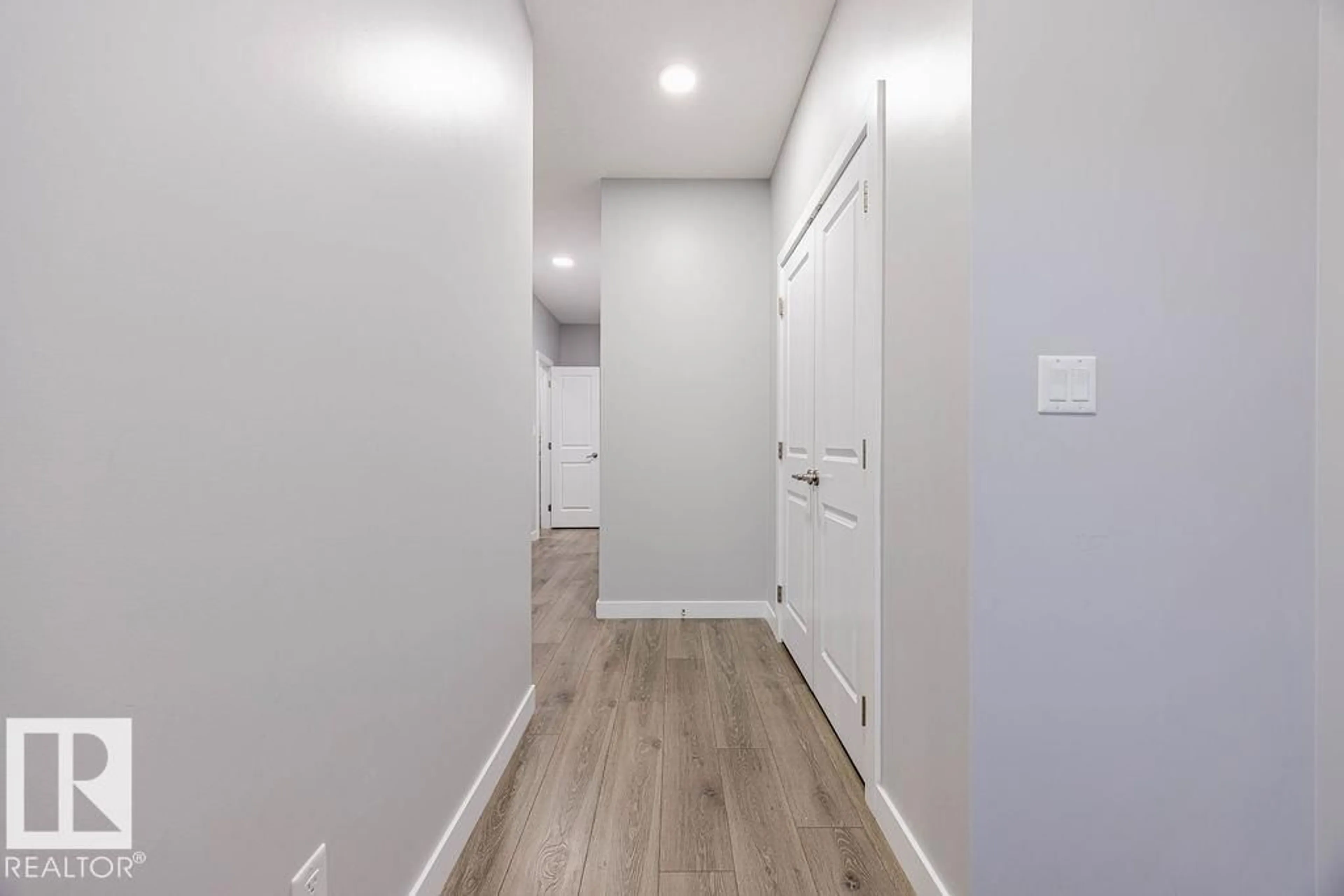 Indoor entryway for 704 CONROY CT, Edmonton Alberta T6W4H5