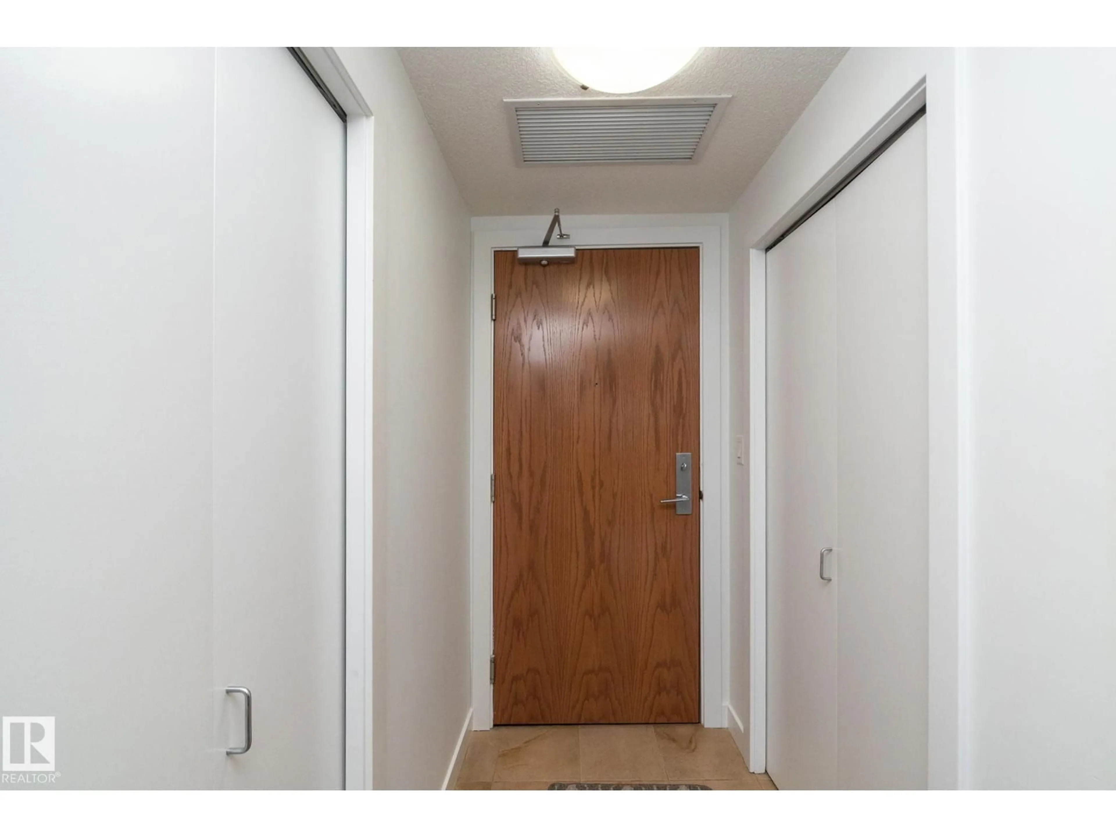 Indoor foyer for 505 - 10055 118 ST, Edmonton Alberta T5K0C1