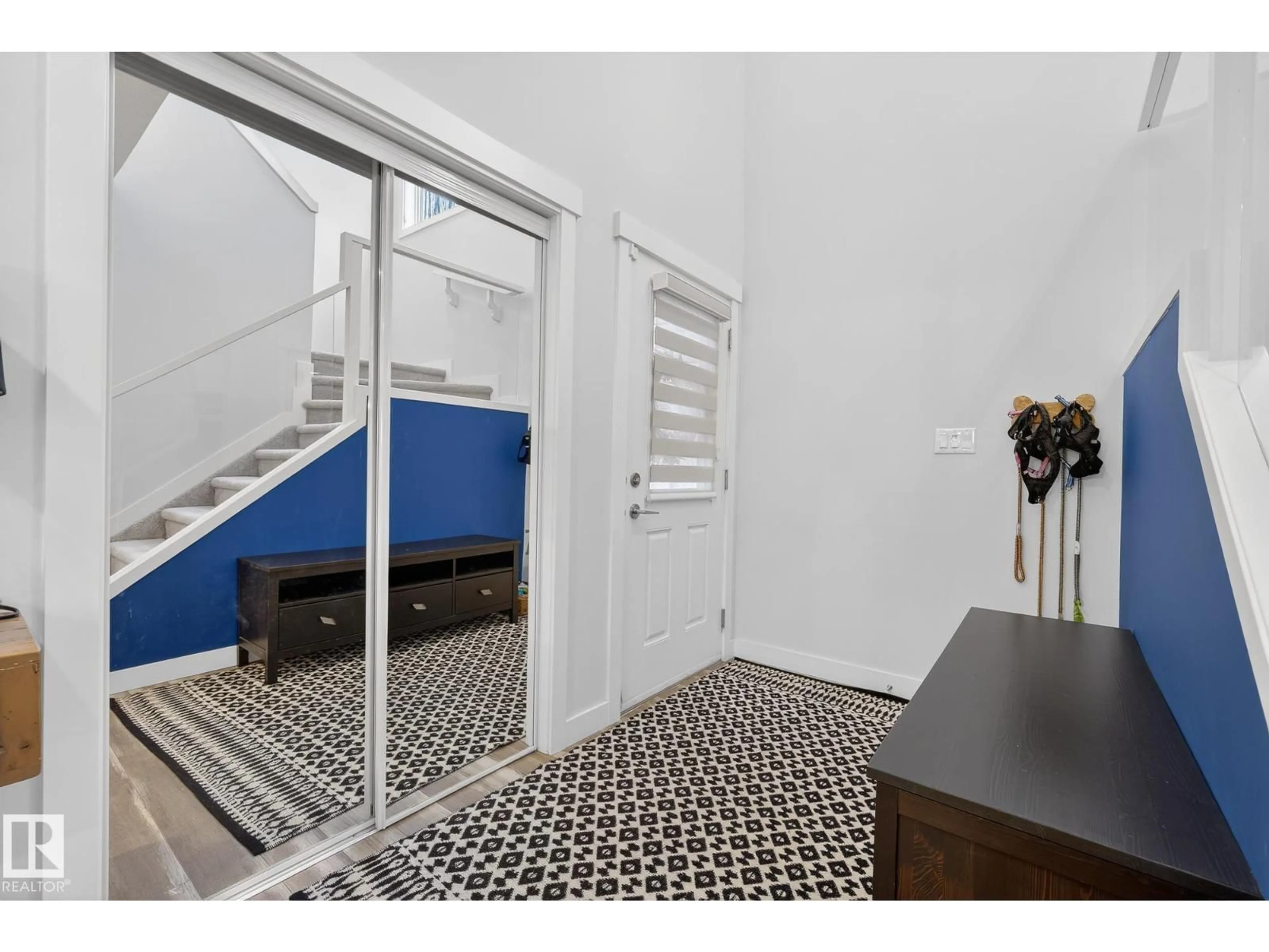 Indoor foyer for SW - 17727 13 AV, Edmonton Alberta T6W2J7