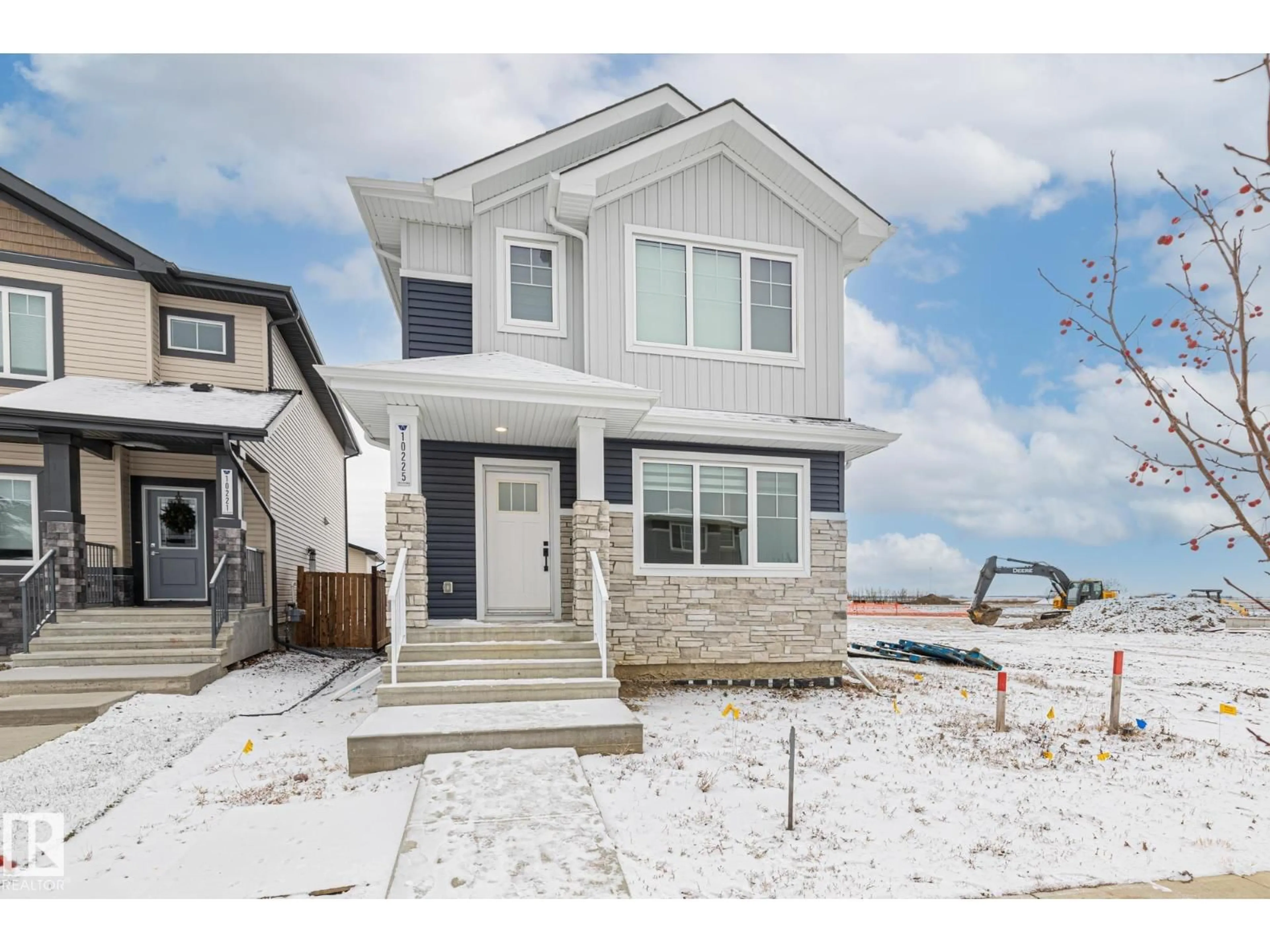 Home with vinyl exterior material, street for 10225 92A AV, Morinville Alberta T8R2R4