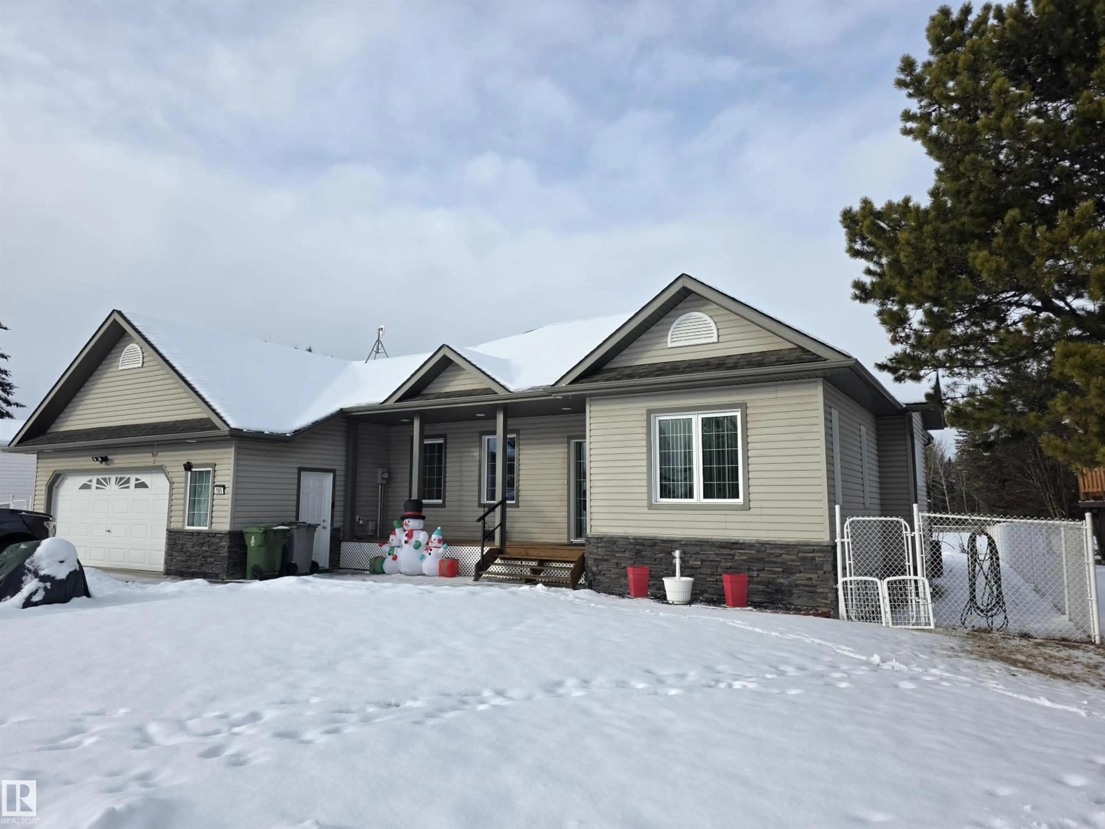 Home with vinyl exterior material, street for 185 WILLOW DR, Breton Alberta T0C0P0