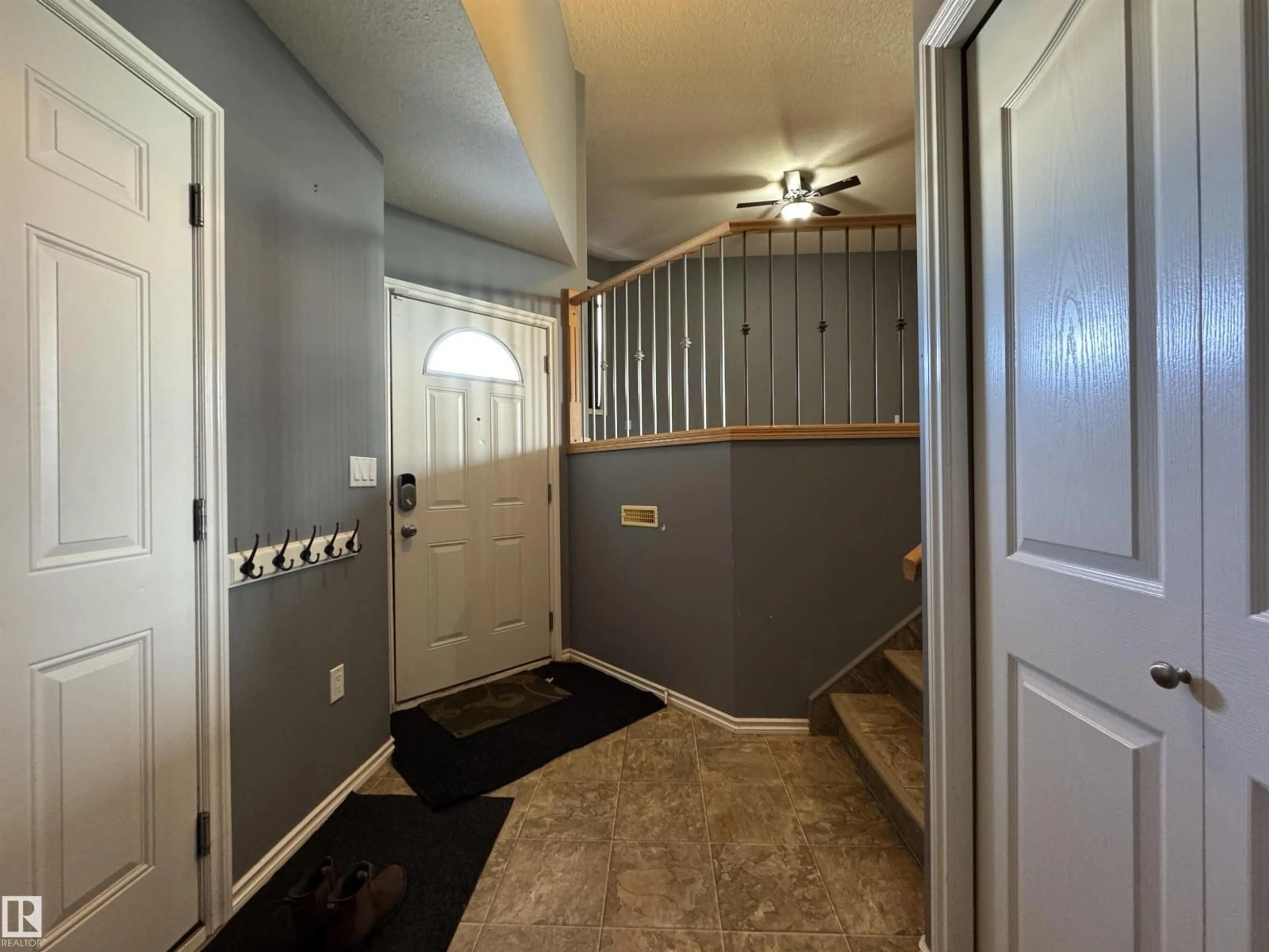 Indoor entryway for 5741 48 AV, St. Paul Town Alberta T0A3A1