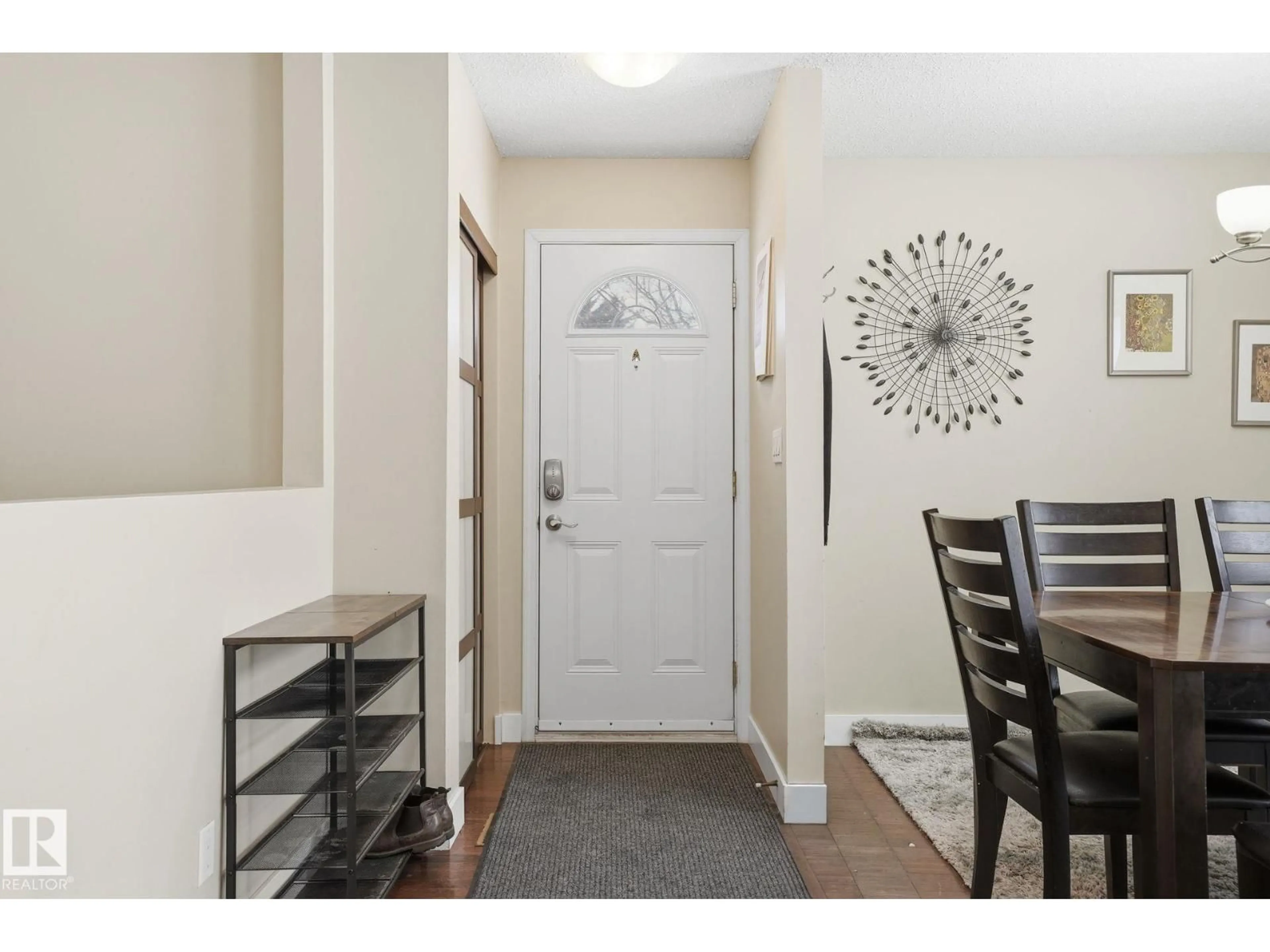 Indoor entryway for 10466 28A AV, Edmonton Alberta T6J4J6