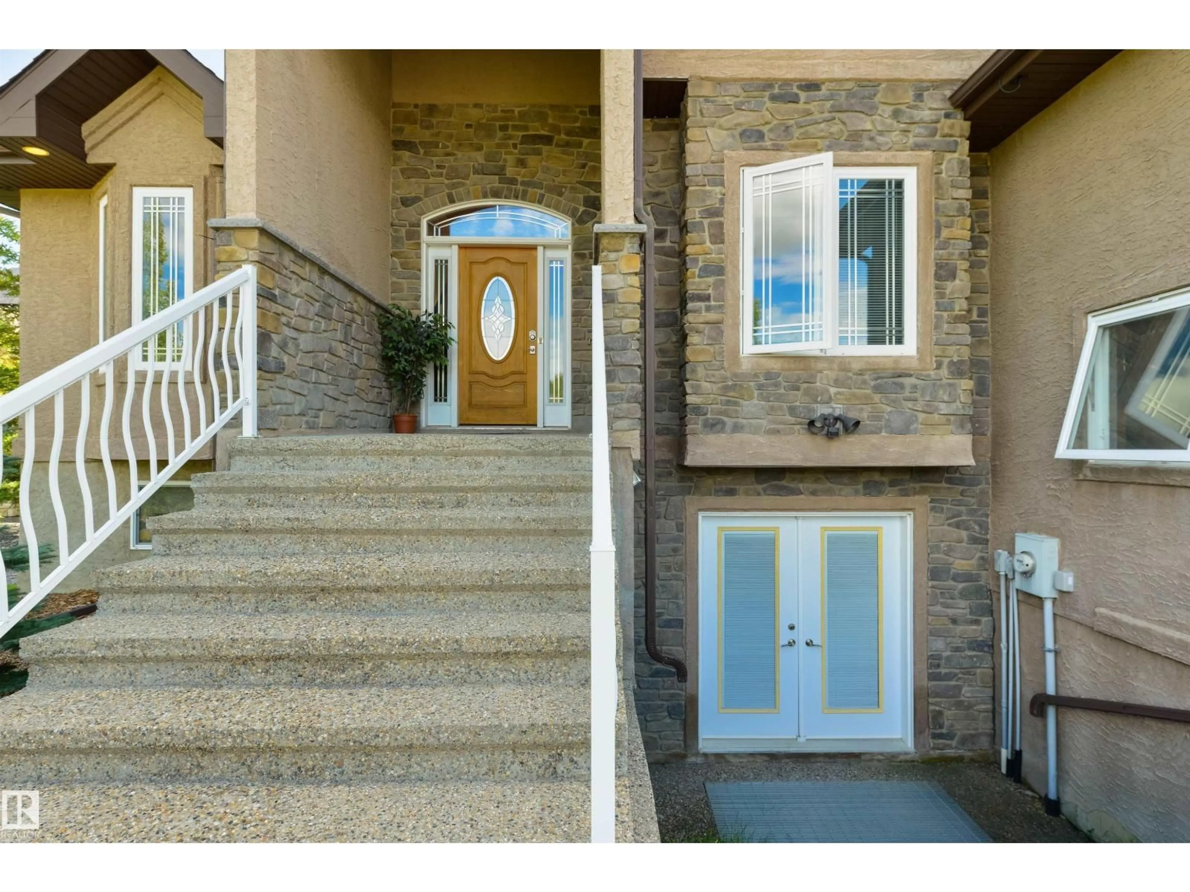 Indoor entryway for 55 24524 TWP ROAD 544, Rural Sturgeon County Alberta T8T1S2