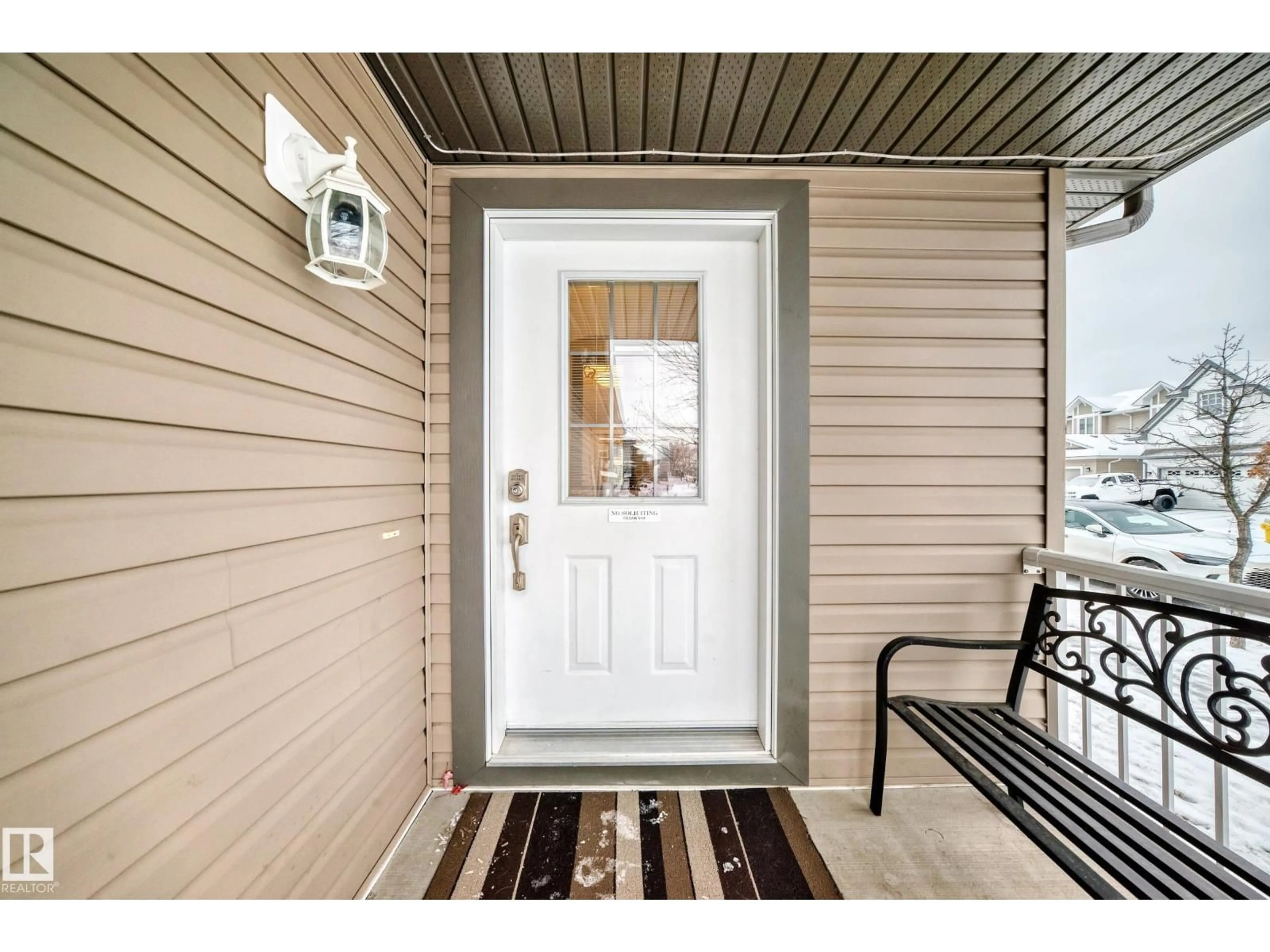 Indoor entryway for 25 WOODBRIDGE LI, Fort Saskatchewan Alberta T8L0C9