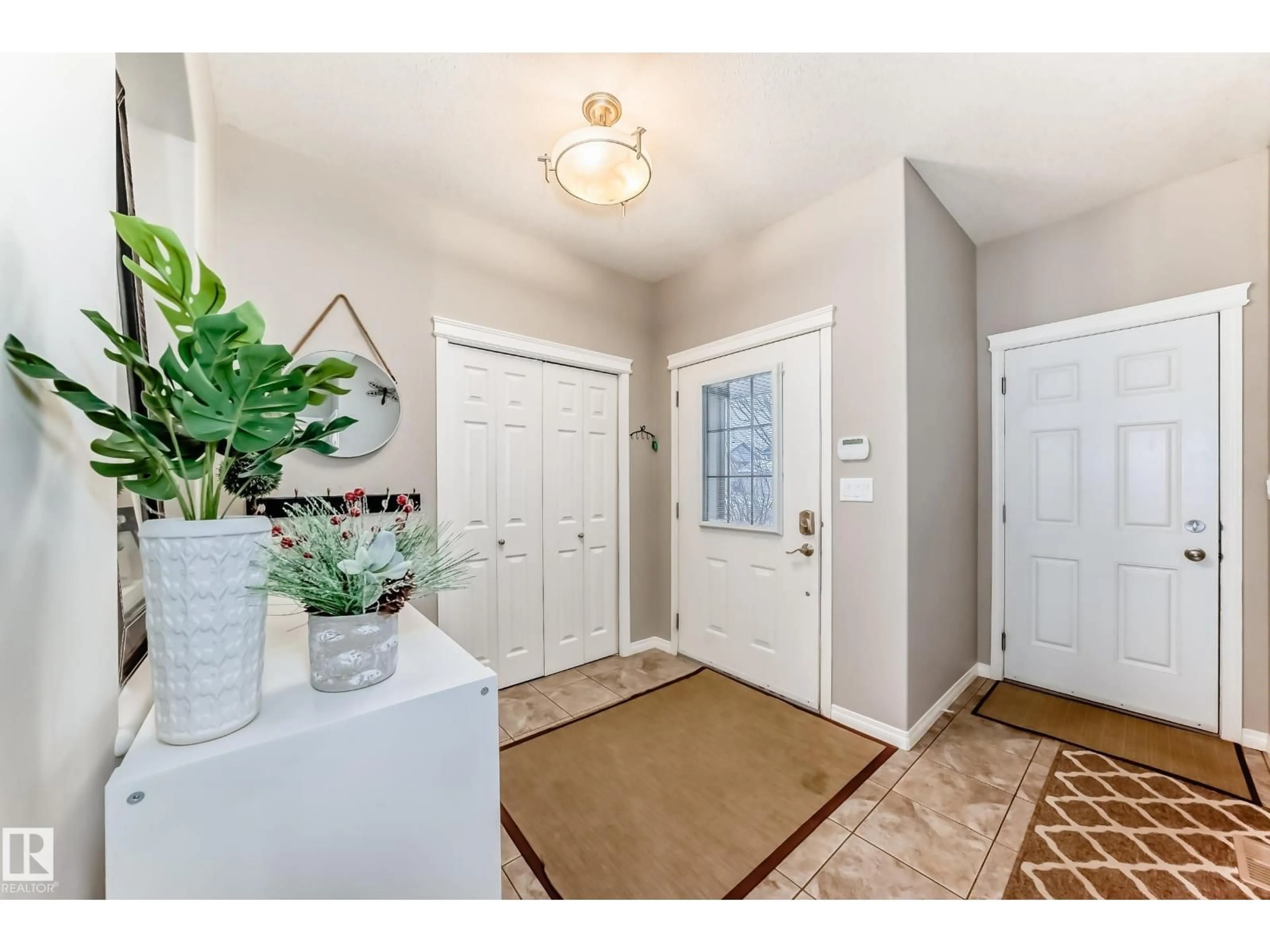 Indoor entryway for 25 WOODBRIDGE LI, Fort Saskatchewan Alberta T8L0C9
