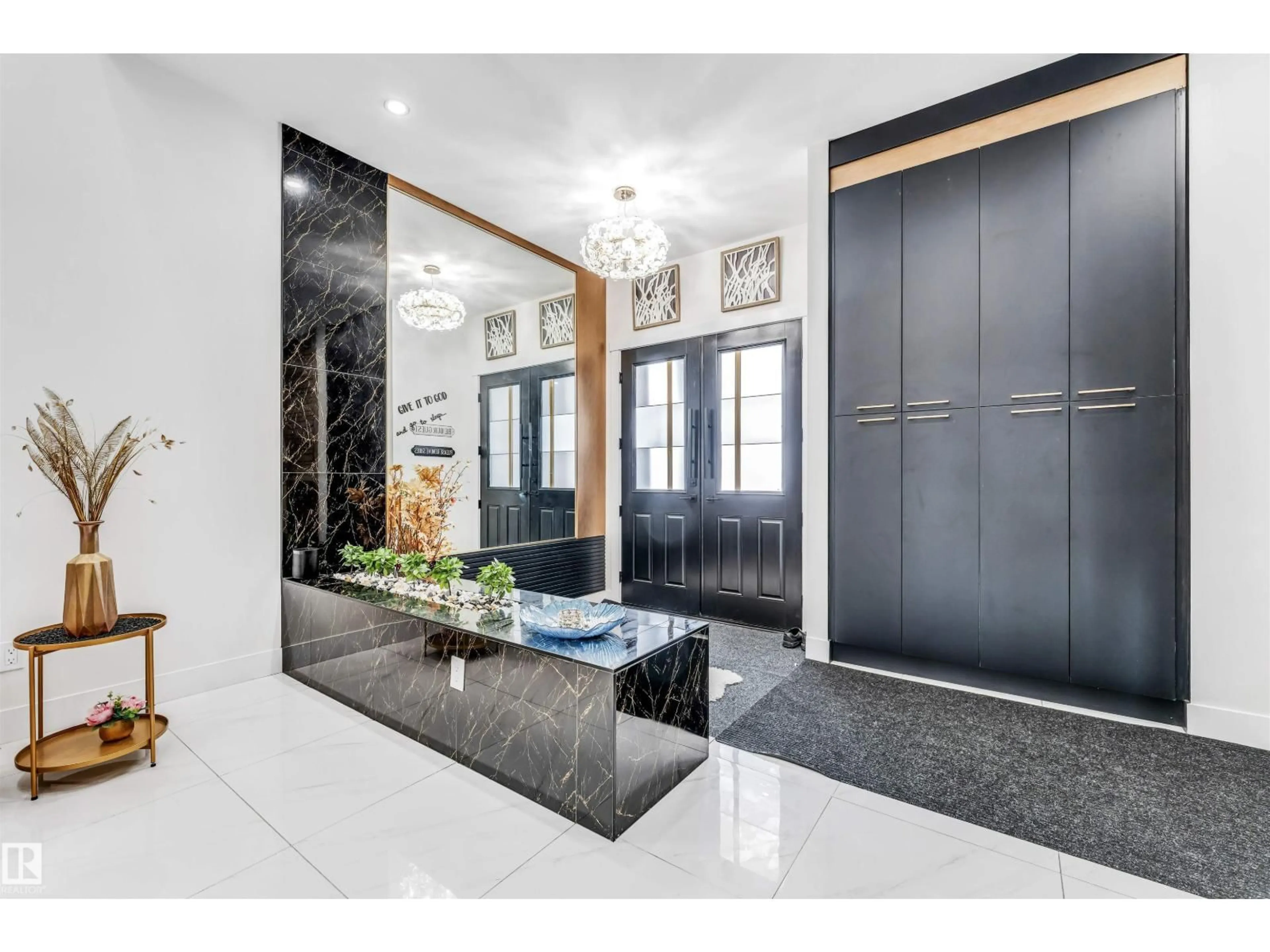 Indoor entryway for 2123 18 AV, Edmonton Alberta T6T2L2