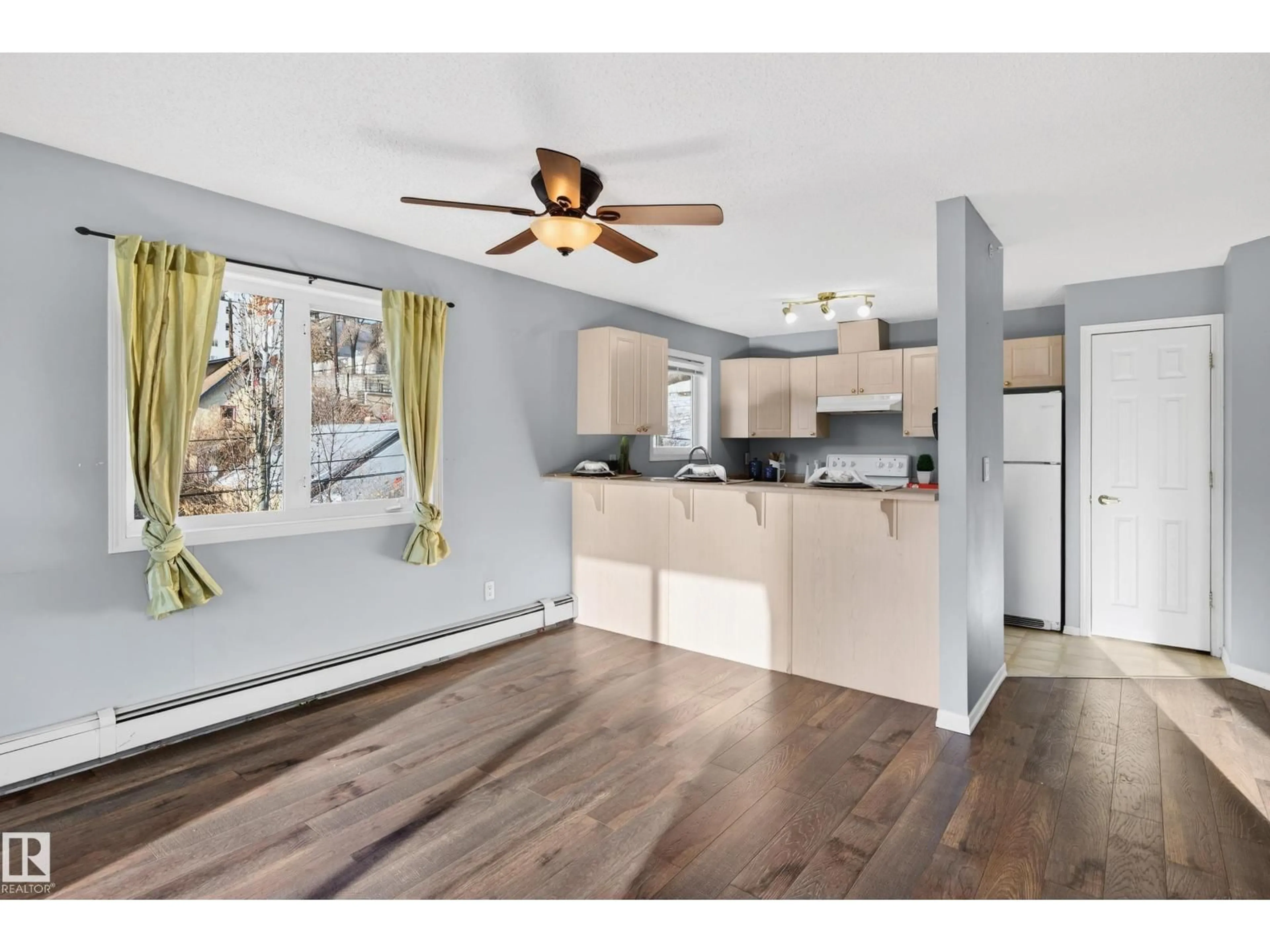 Open concept kitchen, wood/laminate floor for 418 10403 98 AV NW, Edmonton Alberta T5K2Y5