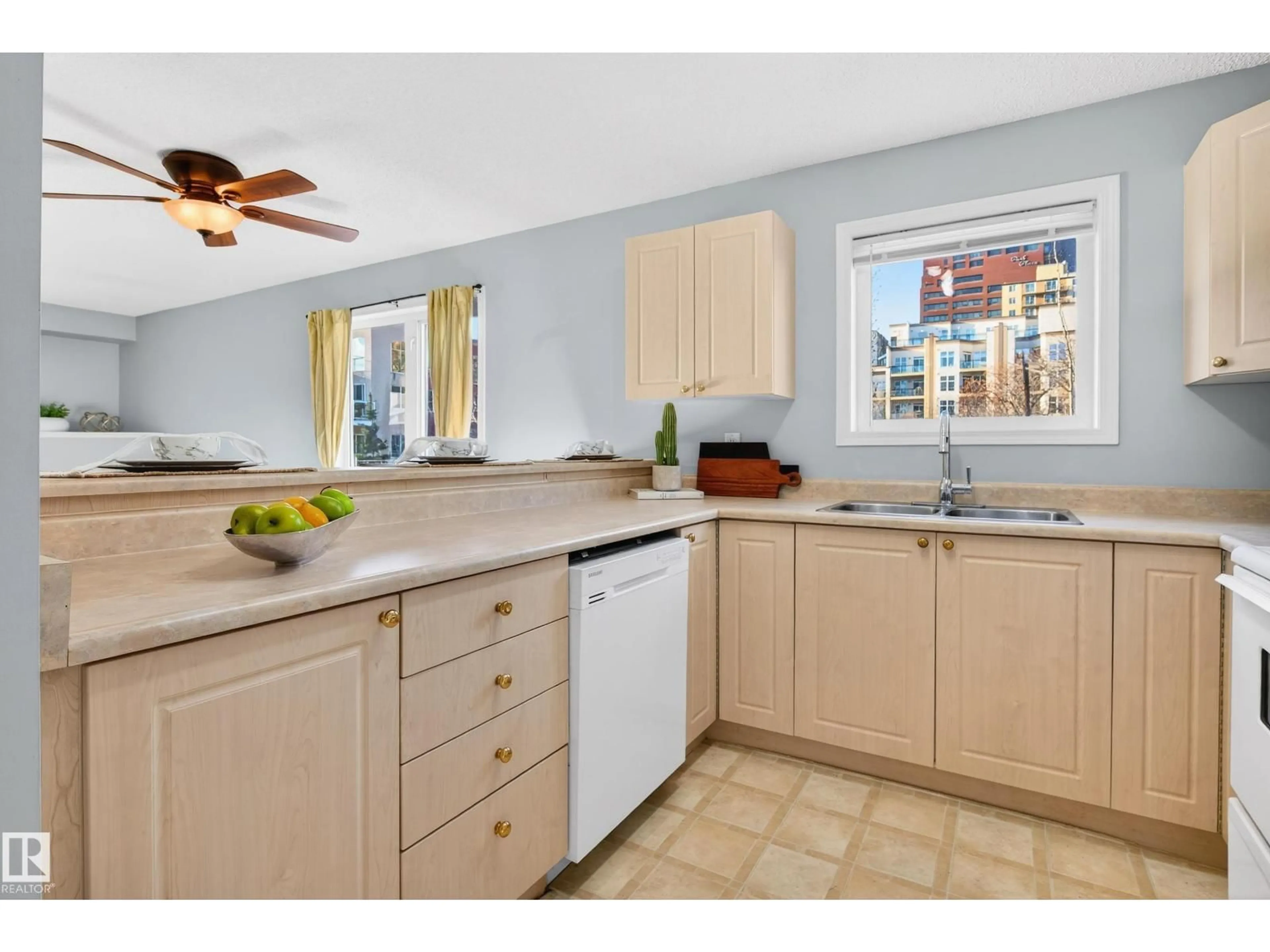 Standard kitchen, ceramic/tile floor for 418 10403 98 AV NW, Edmonton Alberta T5K2Y5