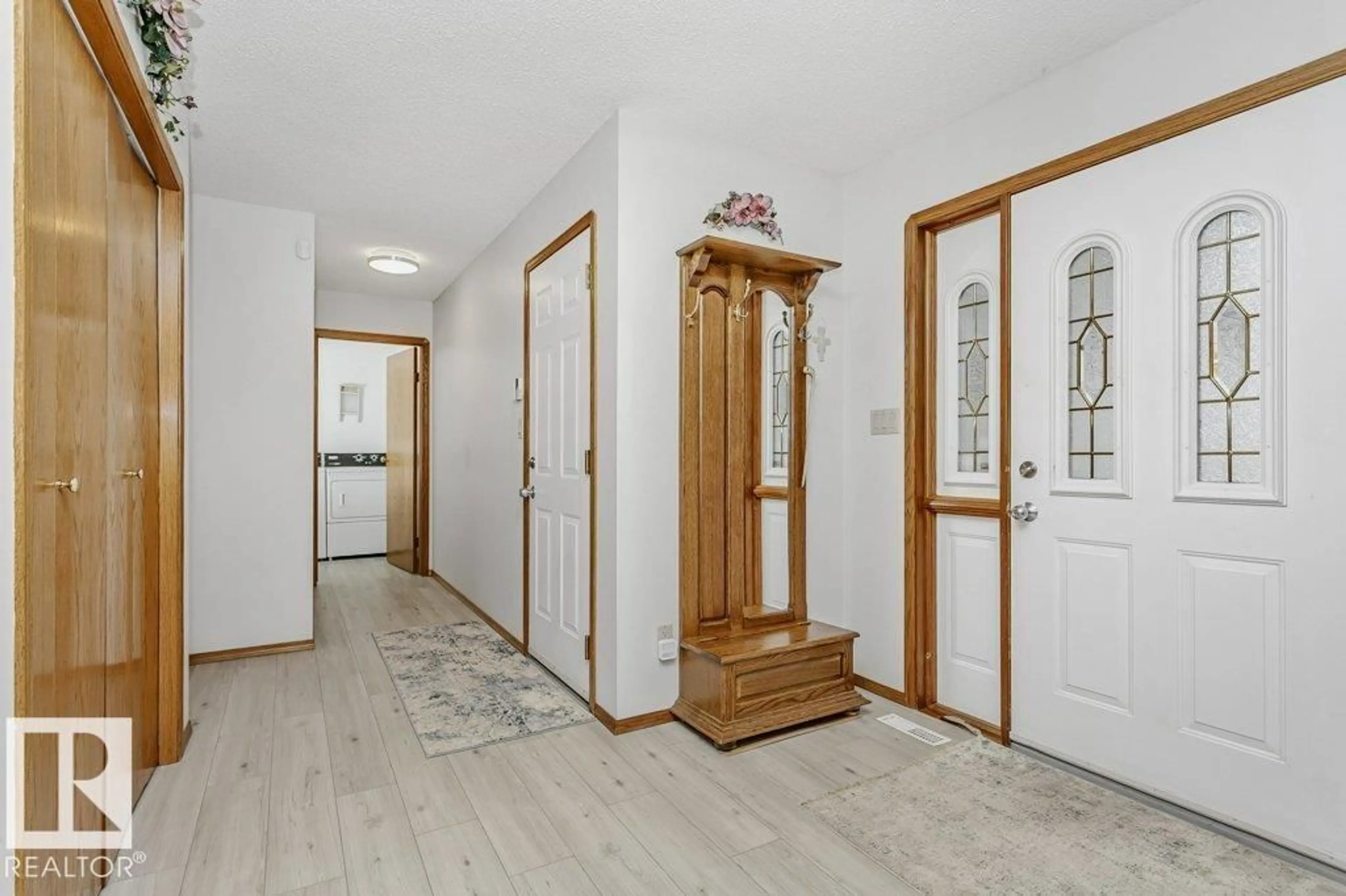 Indoor entryway for 13020 157 AV, Edmonton Alberta T6V1C3