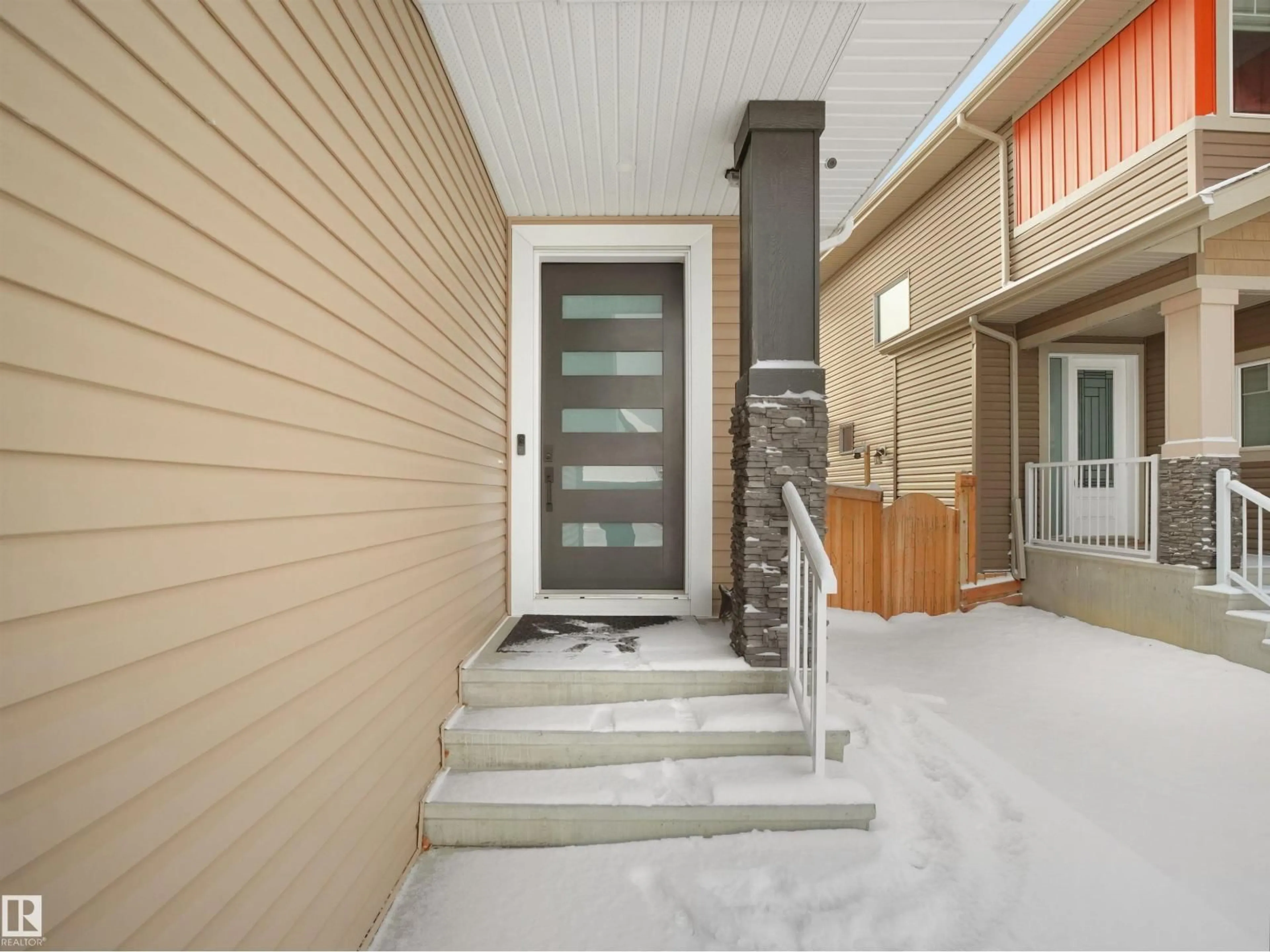 Indoor entryway for NW - 20827 130 AV, Edmonton Alberta T5S0L4