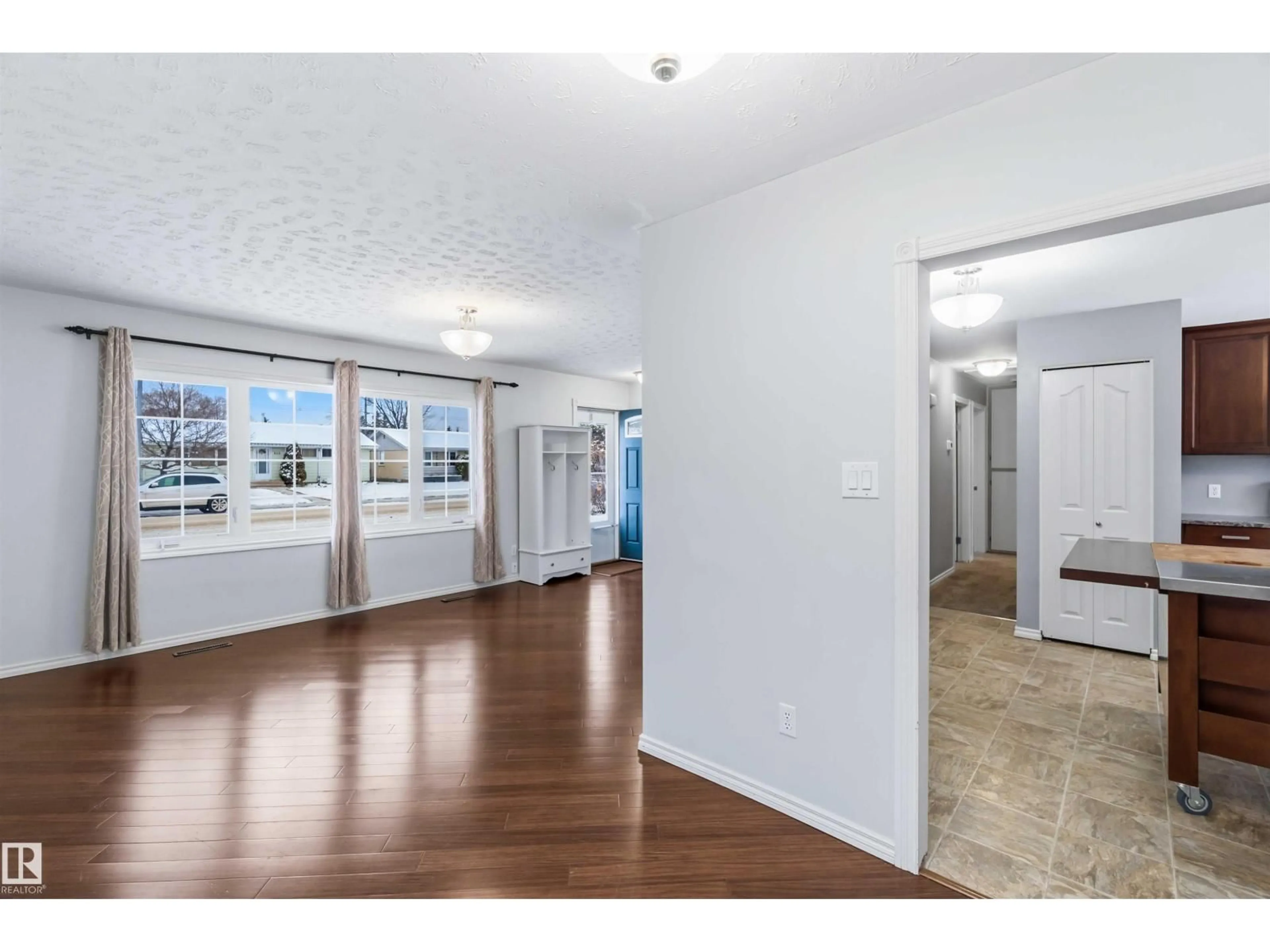 Indoor foyer for NW - 8114 160 ST, Edmonton Alberta T5R2H1