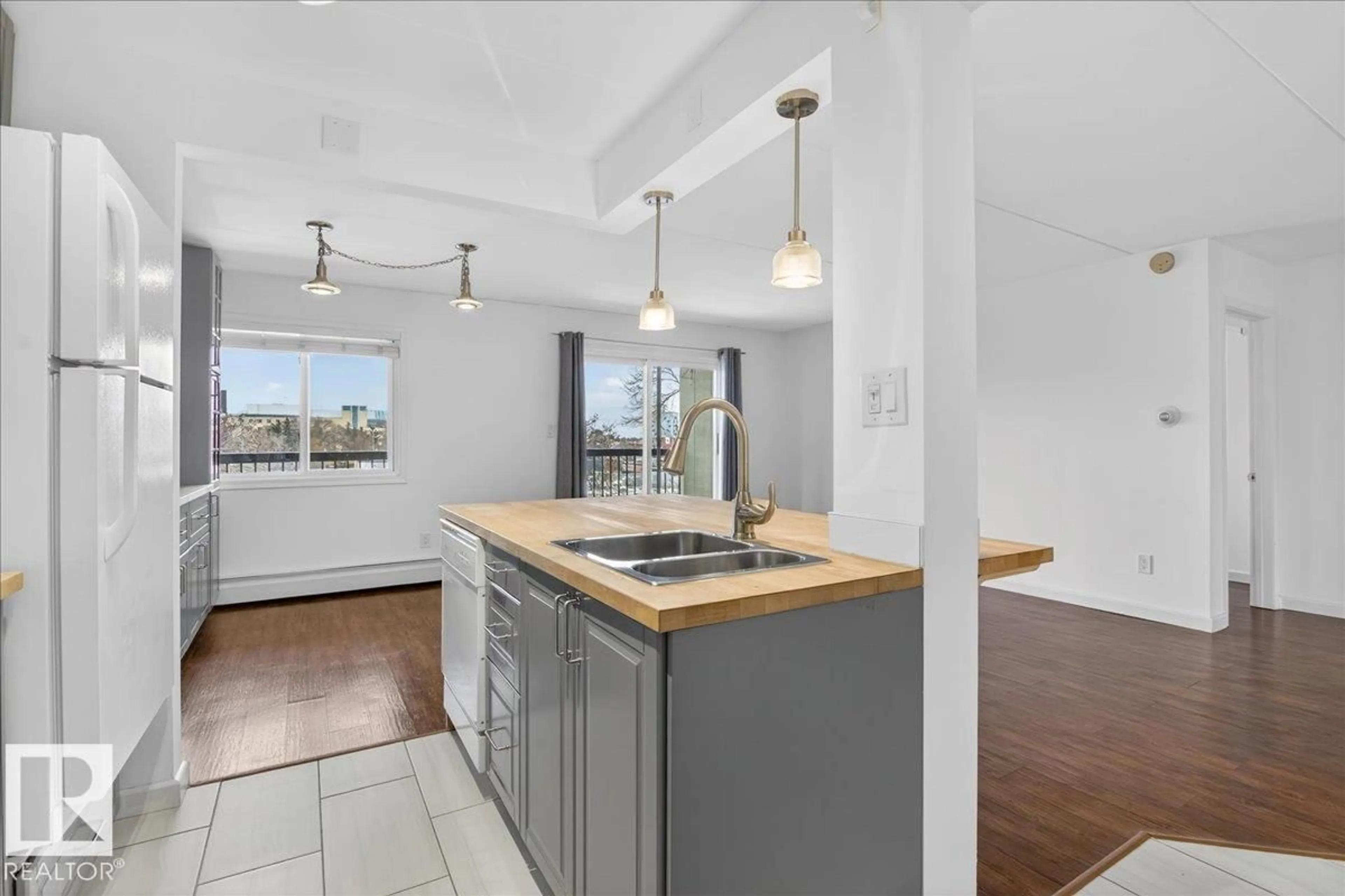 Open concept kitchen, unknown for 403 - 11026 106 ST NW, Edmonton Alberta T5H2Y4