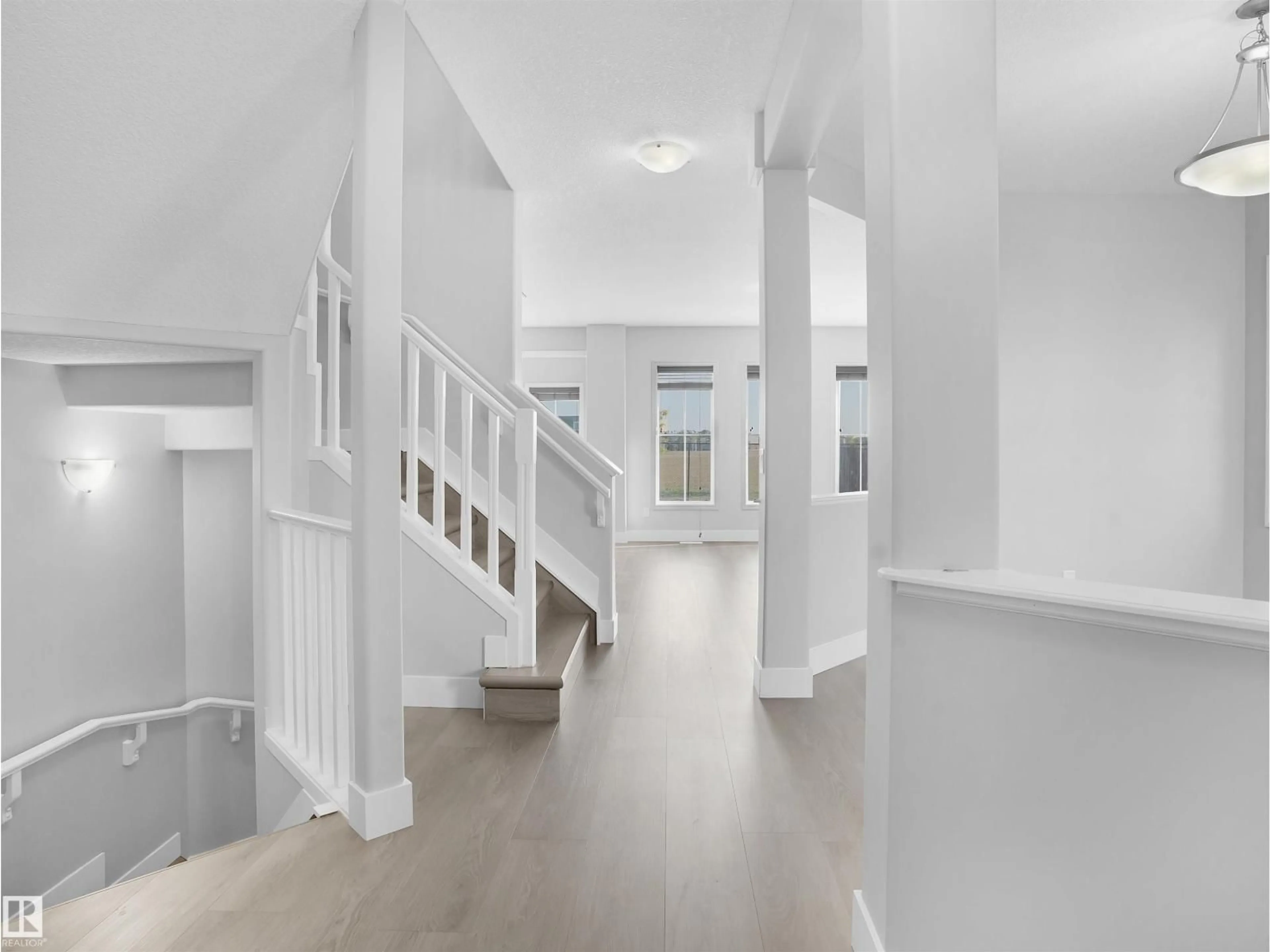 Indoor foyer for 5903 12 AV, Edmonton Alberta T6X0T2