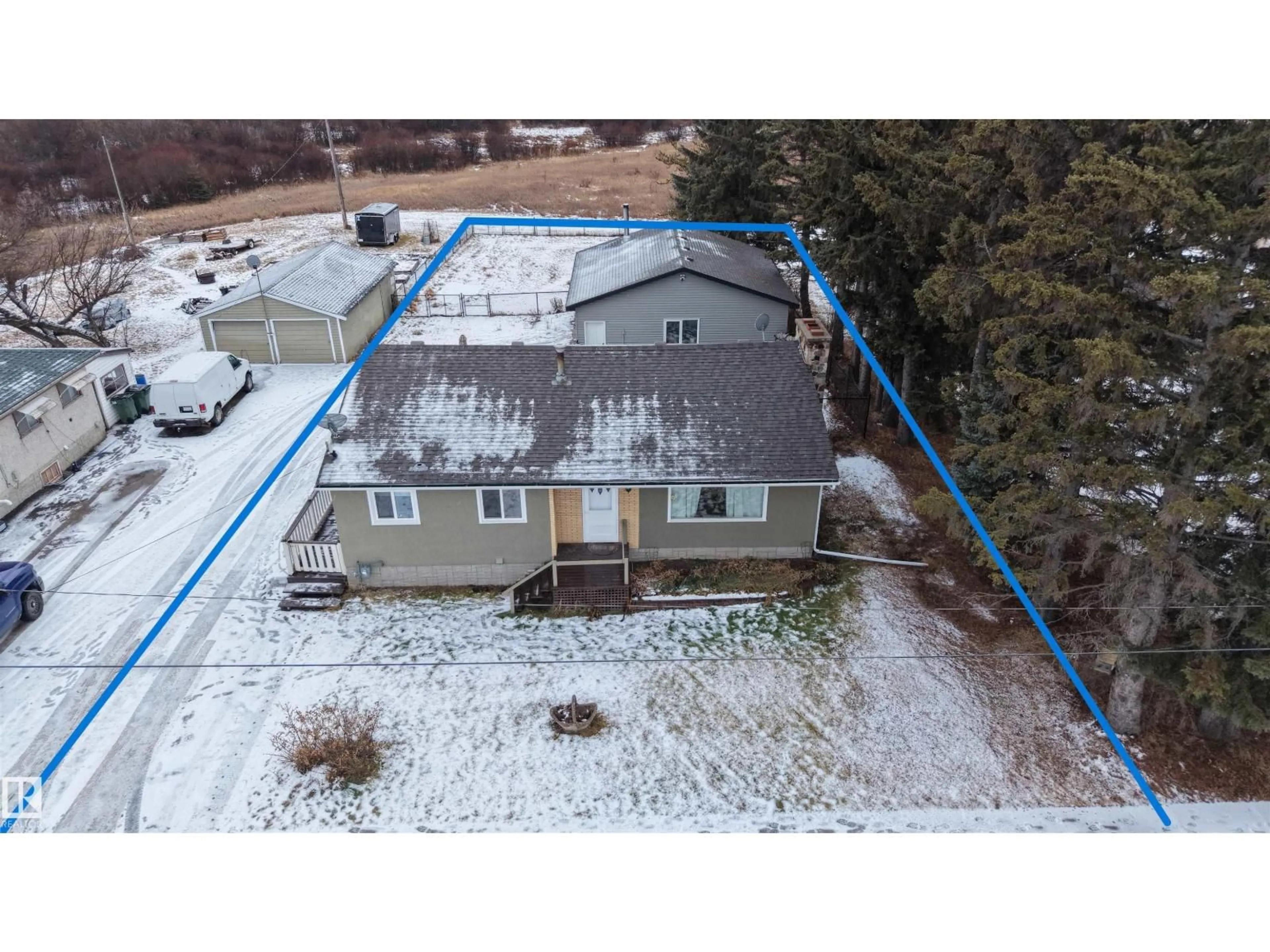 A pic from outside/outdoor area/front of a property/back of a property/a pic from drone, building for 5015 47 AVE, Onoway Alberta T0E1V0