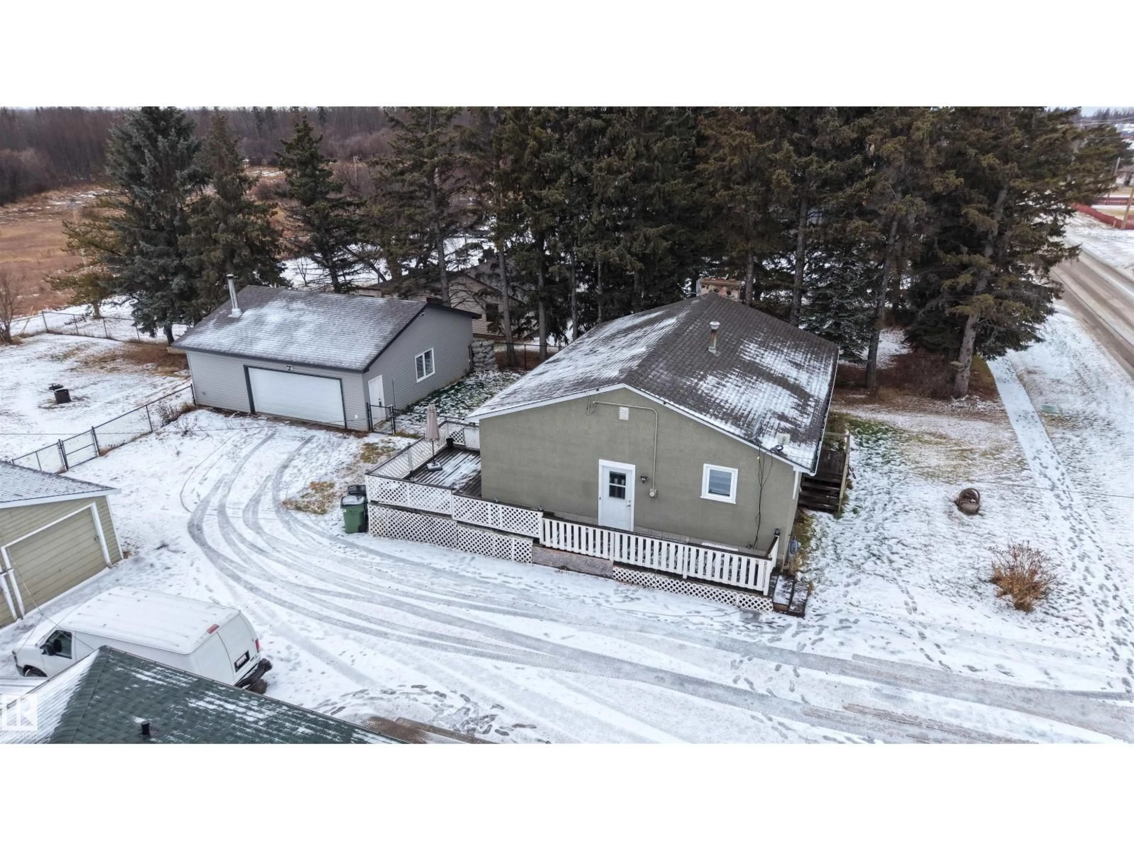 A pic from outside/outdoor area/front of a property/back of a property/a pic from drone, building for 5015 47 AVE, Onoway Alberta T0E1V0
