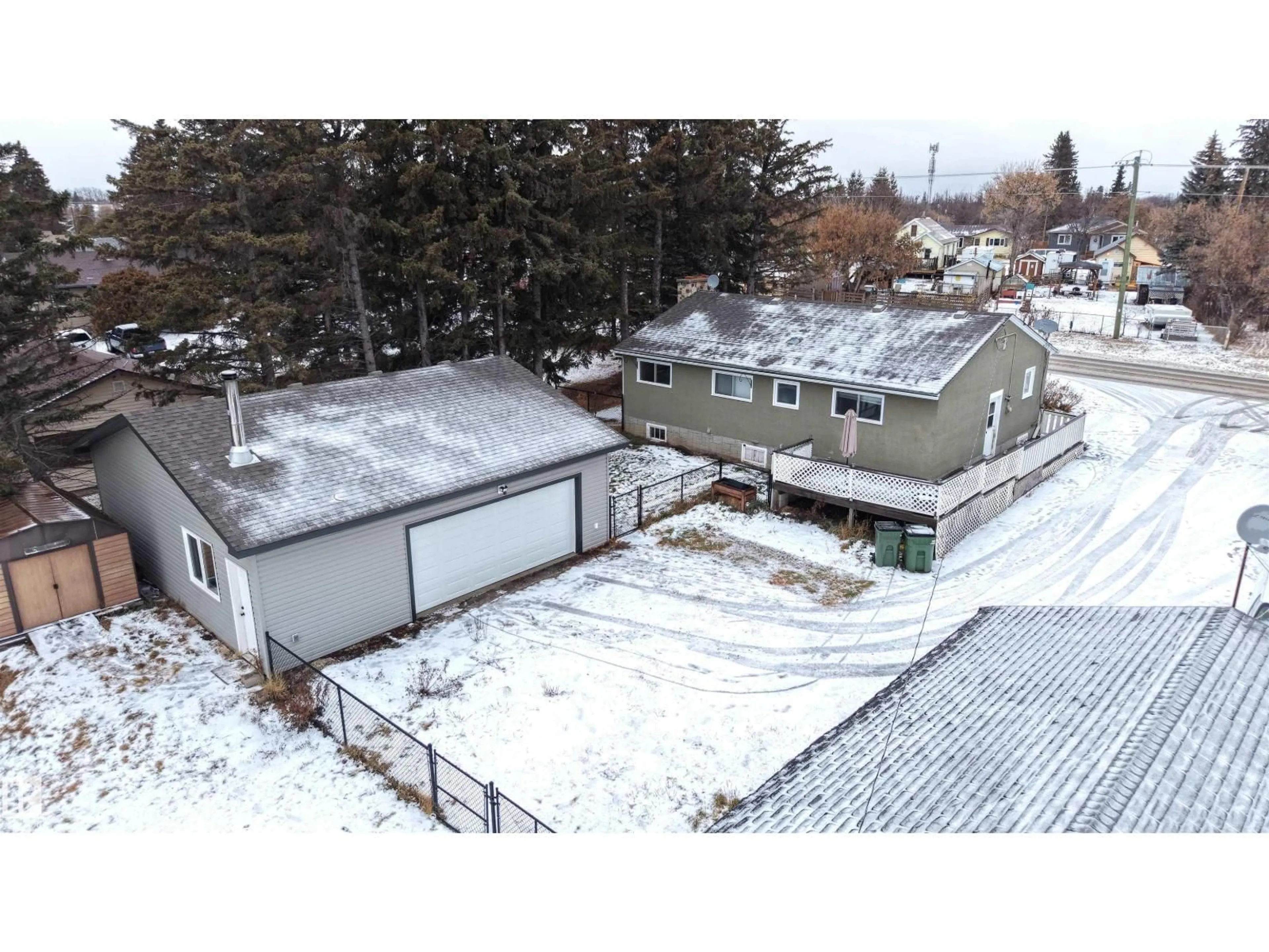 A pic from outside/outdoor area/front of a property/back of a property/a pic from drone, building for 5015 47 AVE, Onoway Alberta T0E1V0