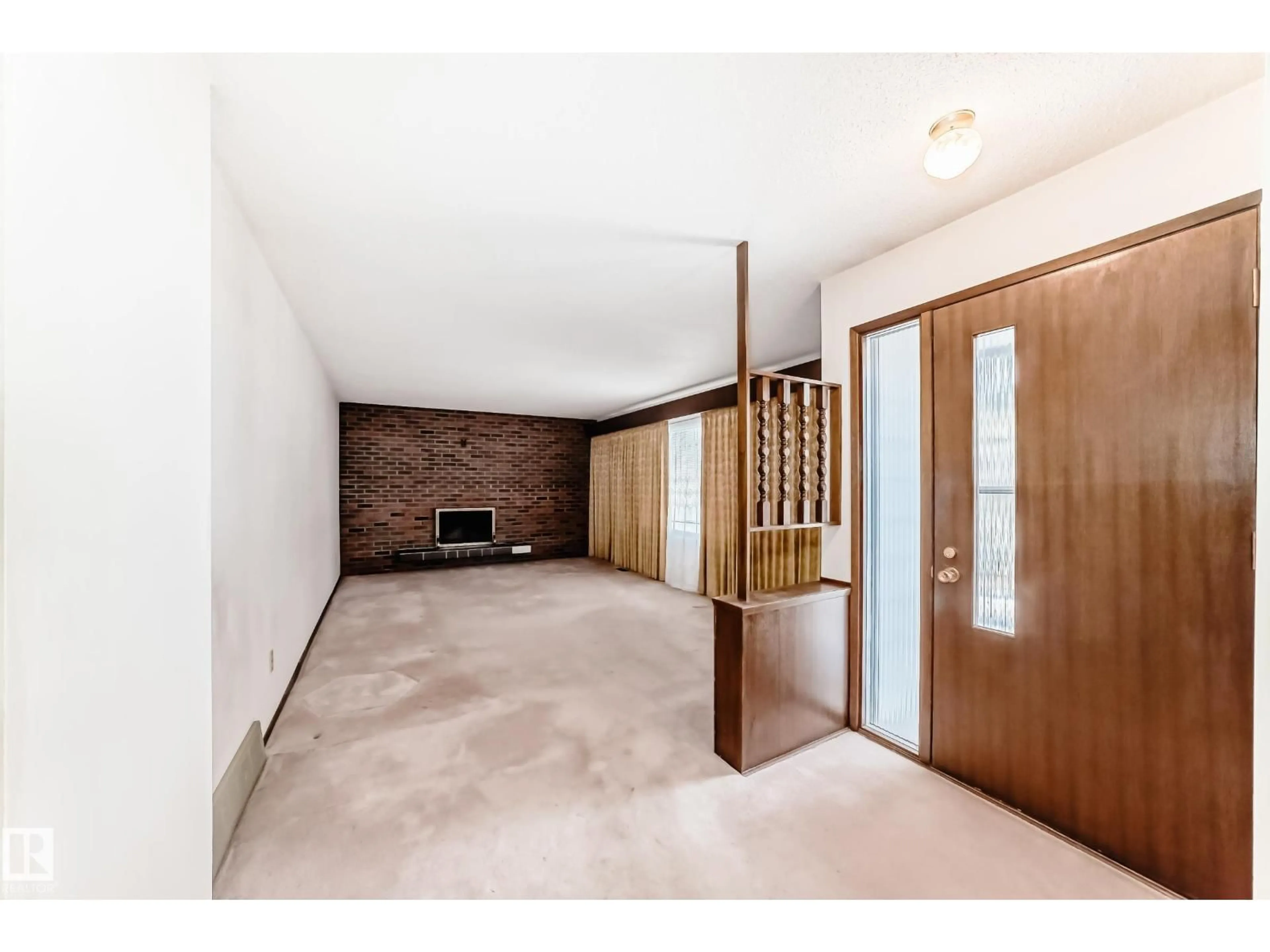 Indoor foyer for 4813 52 AV, Stony Plain Alberta T7Z1C4