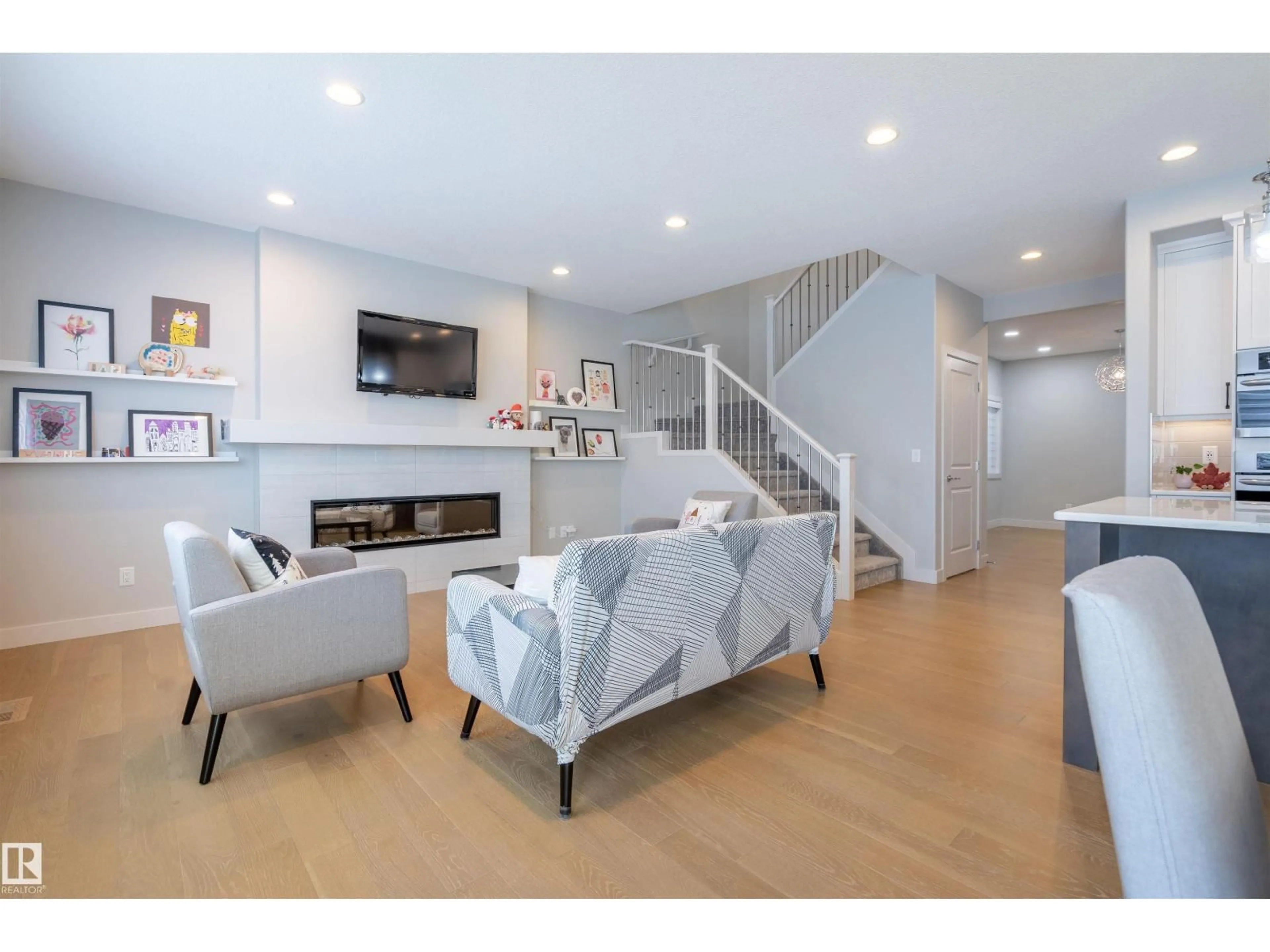 Living room with furniture, unknown for 6621 KNOX PL, Edmonton Alberta T6W4R1