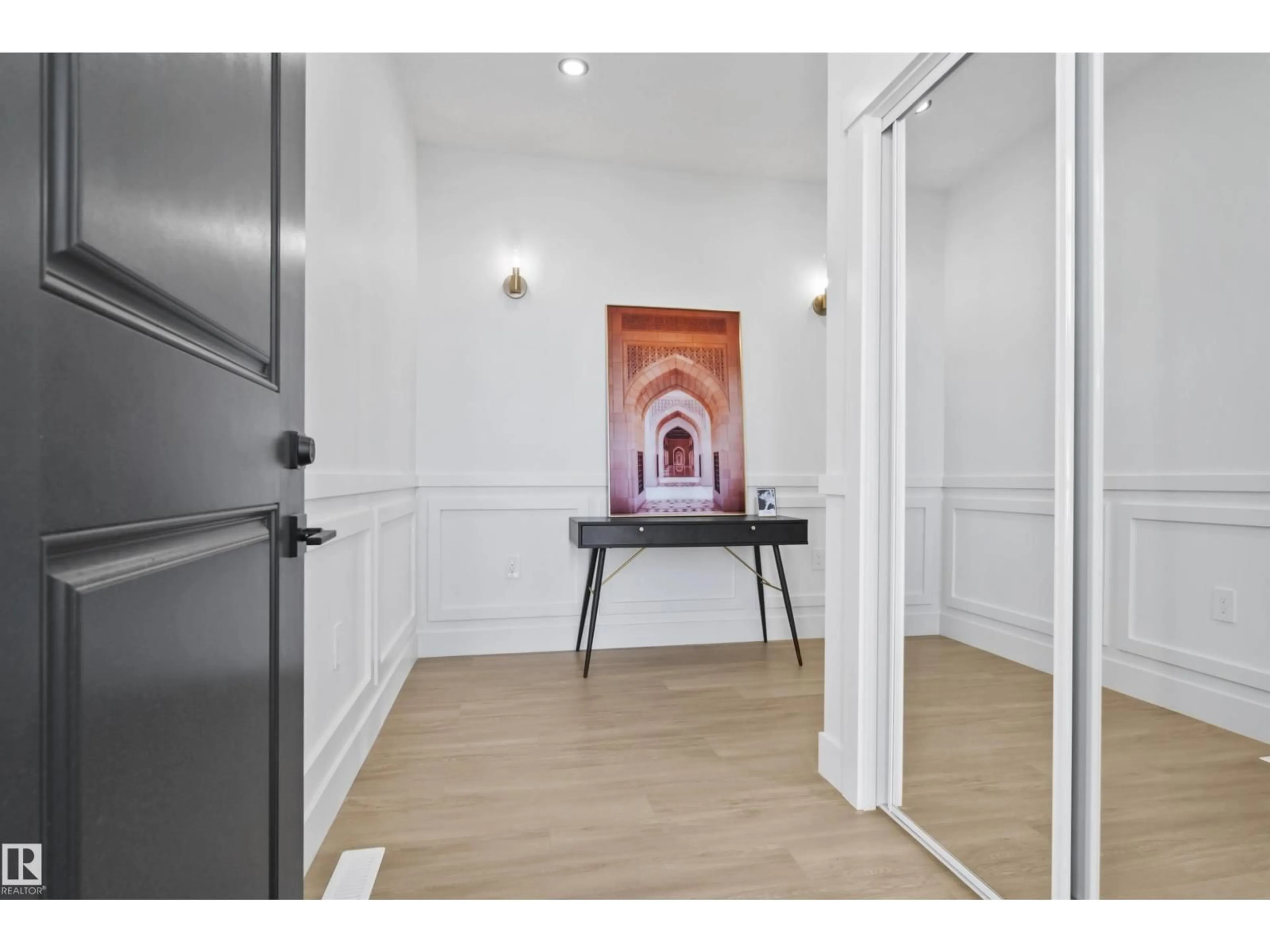 Indoor foyer for 3333 CHICKADEE DR, Edmonton Alberta T5S0V6