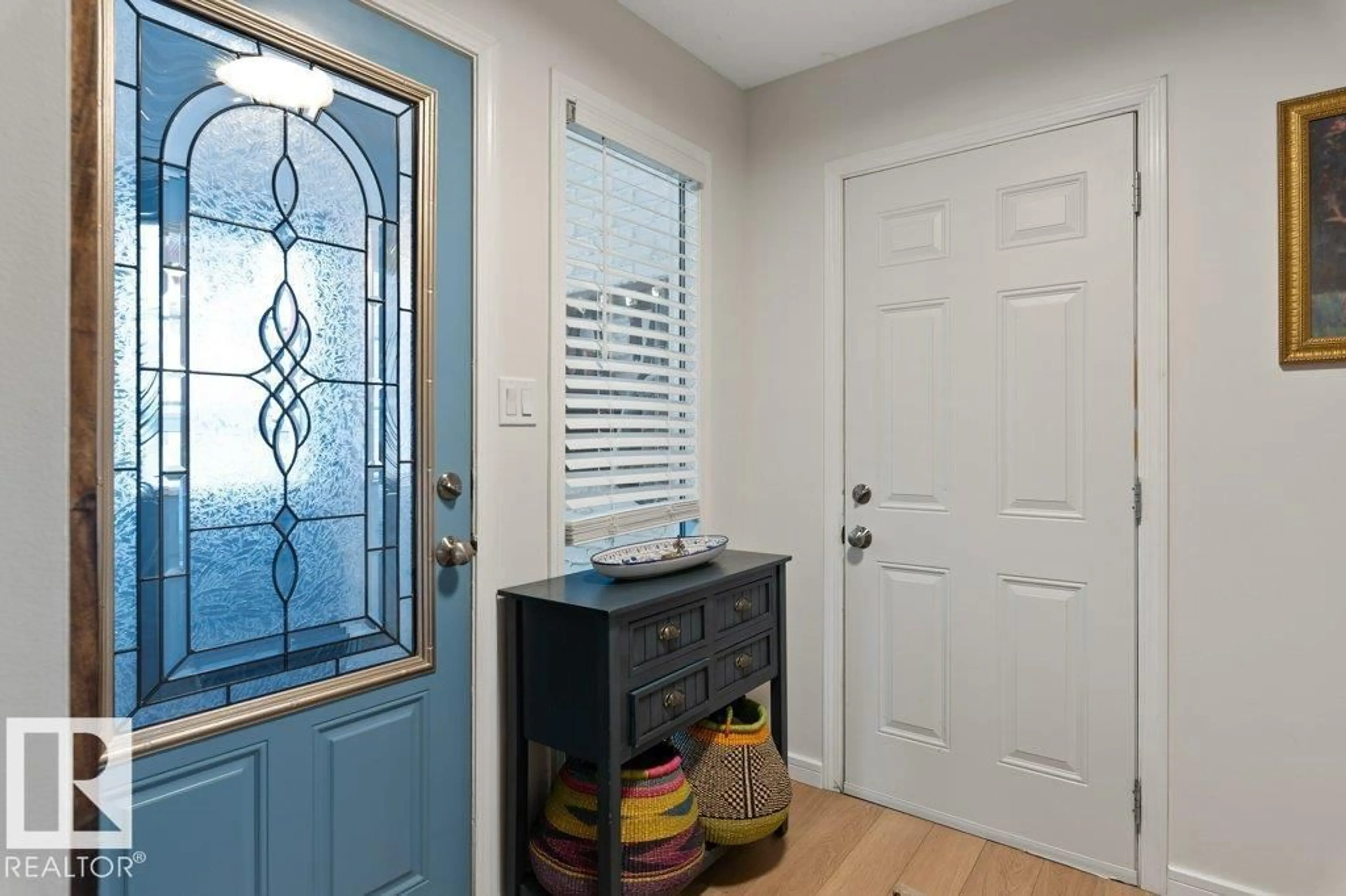 Indoor entryway for 31 GRANDVIEW RG, St. Albert Alberta T8N1T3