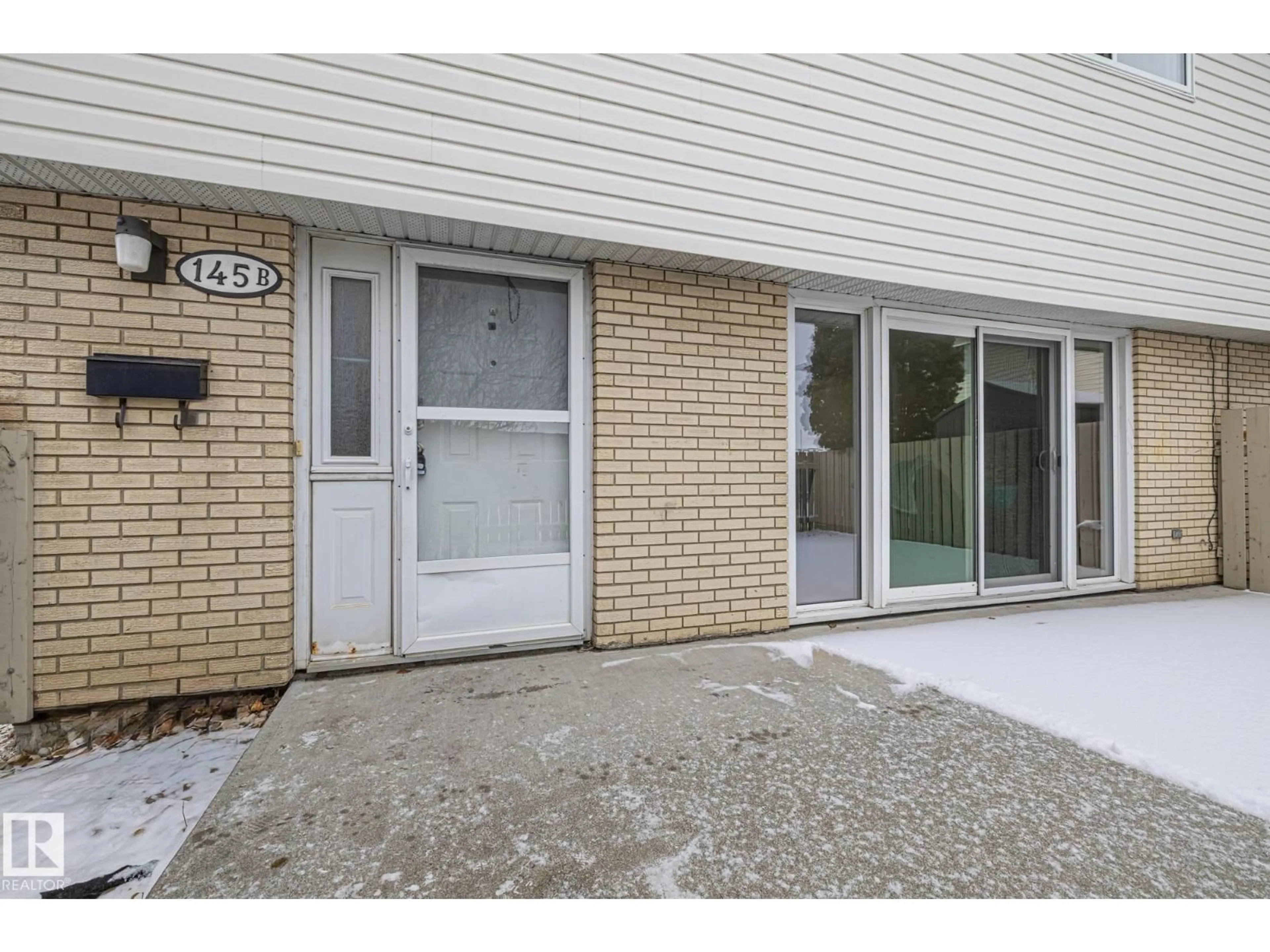 Unknown for 145B ROYAL RD, Edmonton Alberta T6J2E7