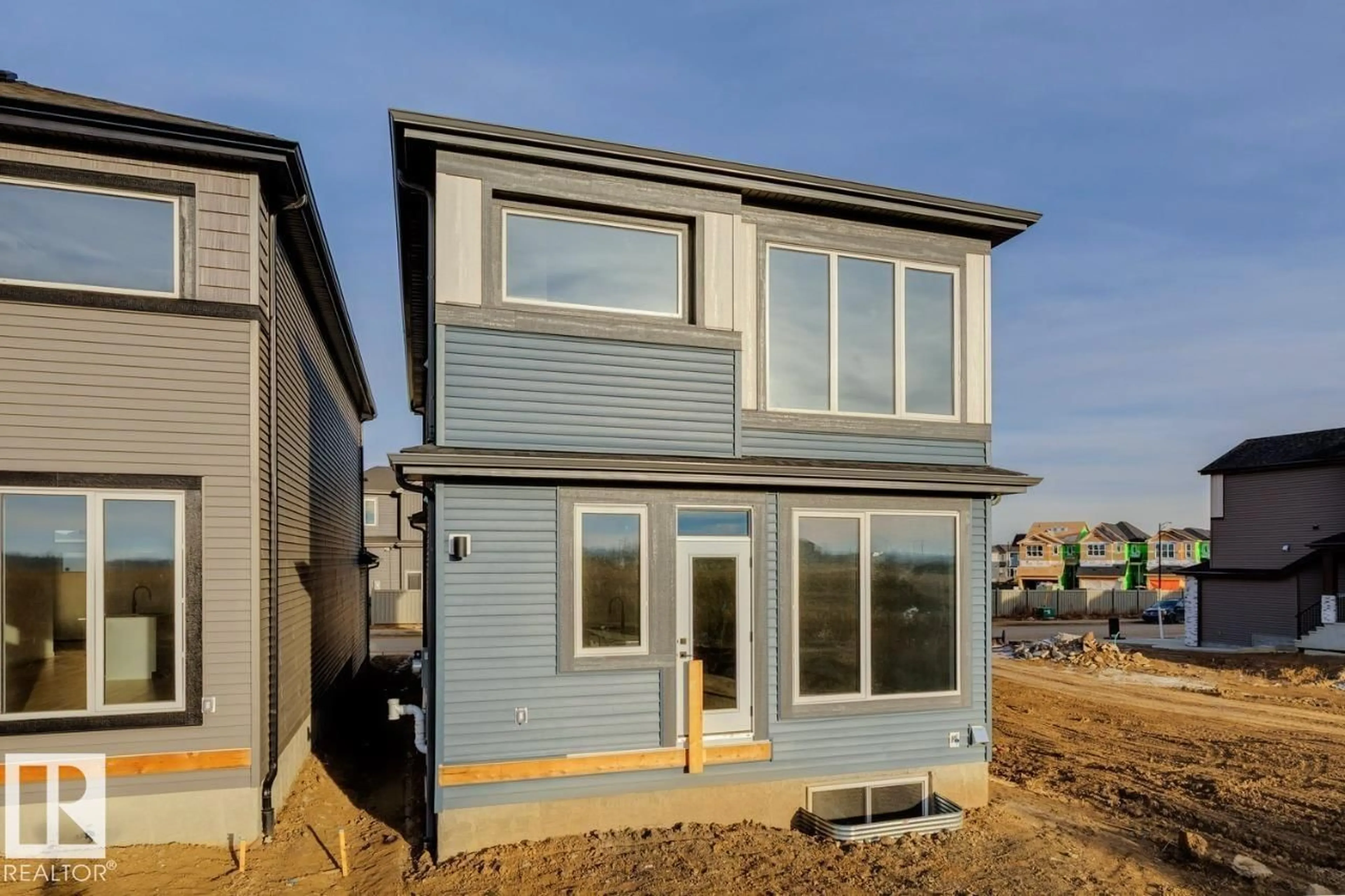 Home with vinyl exterior material, unknown for 22915 80 AV, Edmonton Alberta T5T5X7