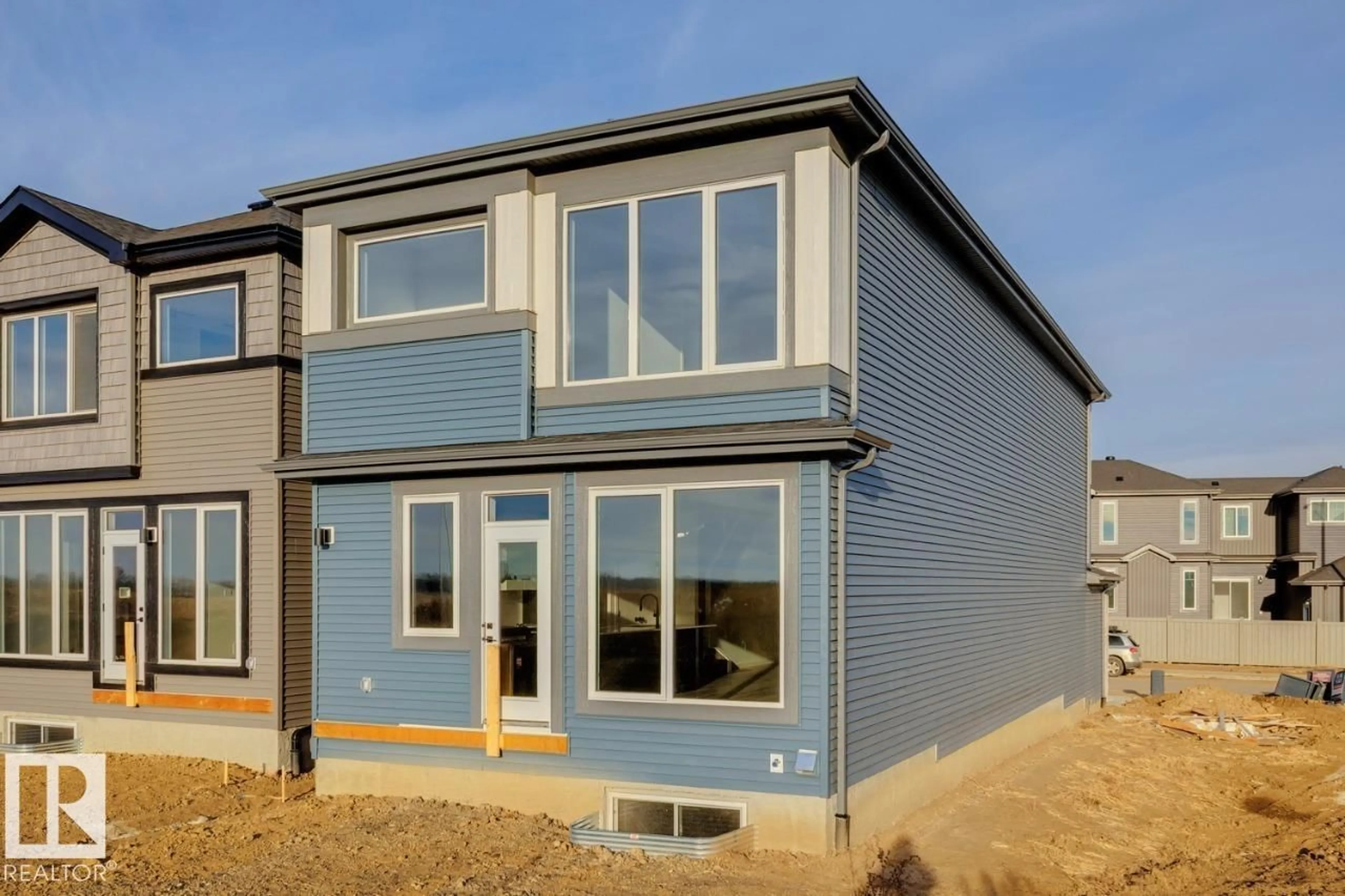 Home with vinyl exterior material, building for 22915 80 AV, Edmonton Alberta T5T5X7