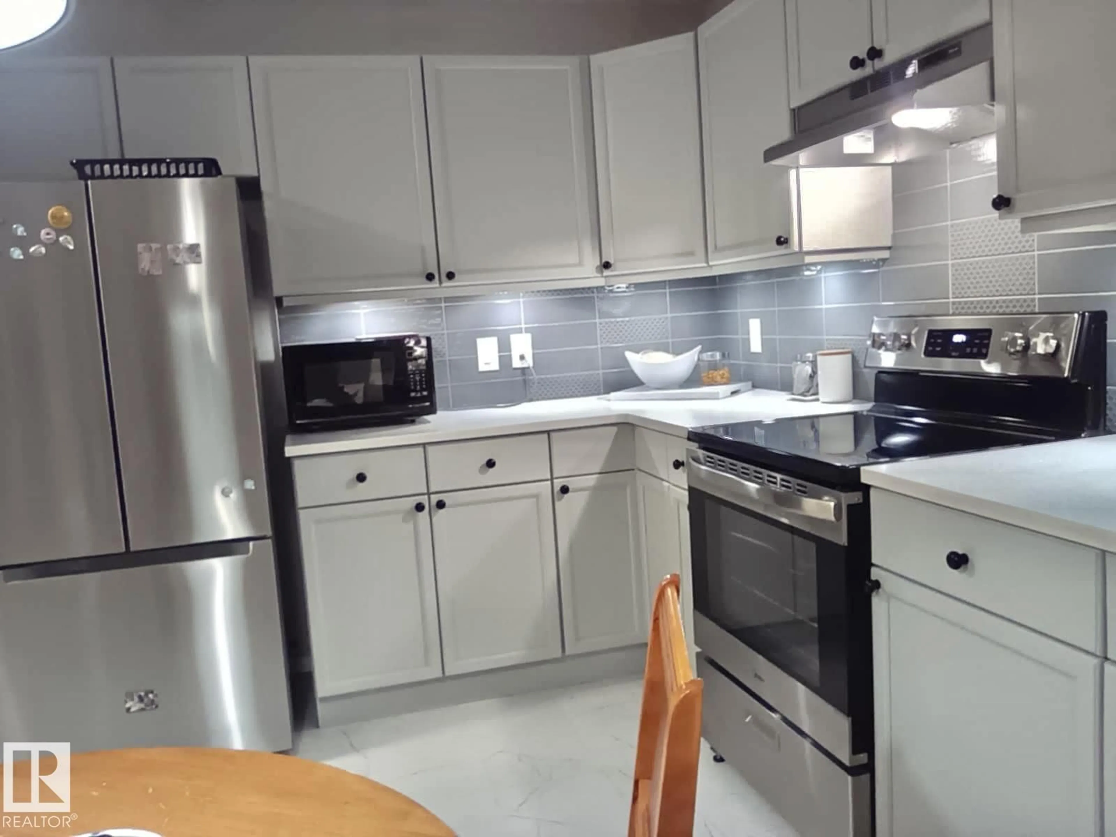 Standard kitchen, unknown for 592 - 135 HOOKE RD, Edmonton Alberta T5A5H2